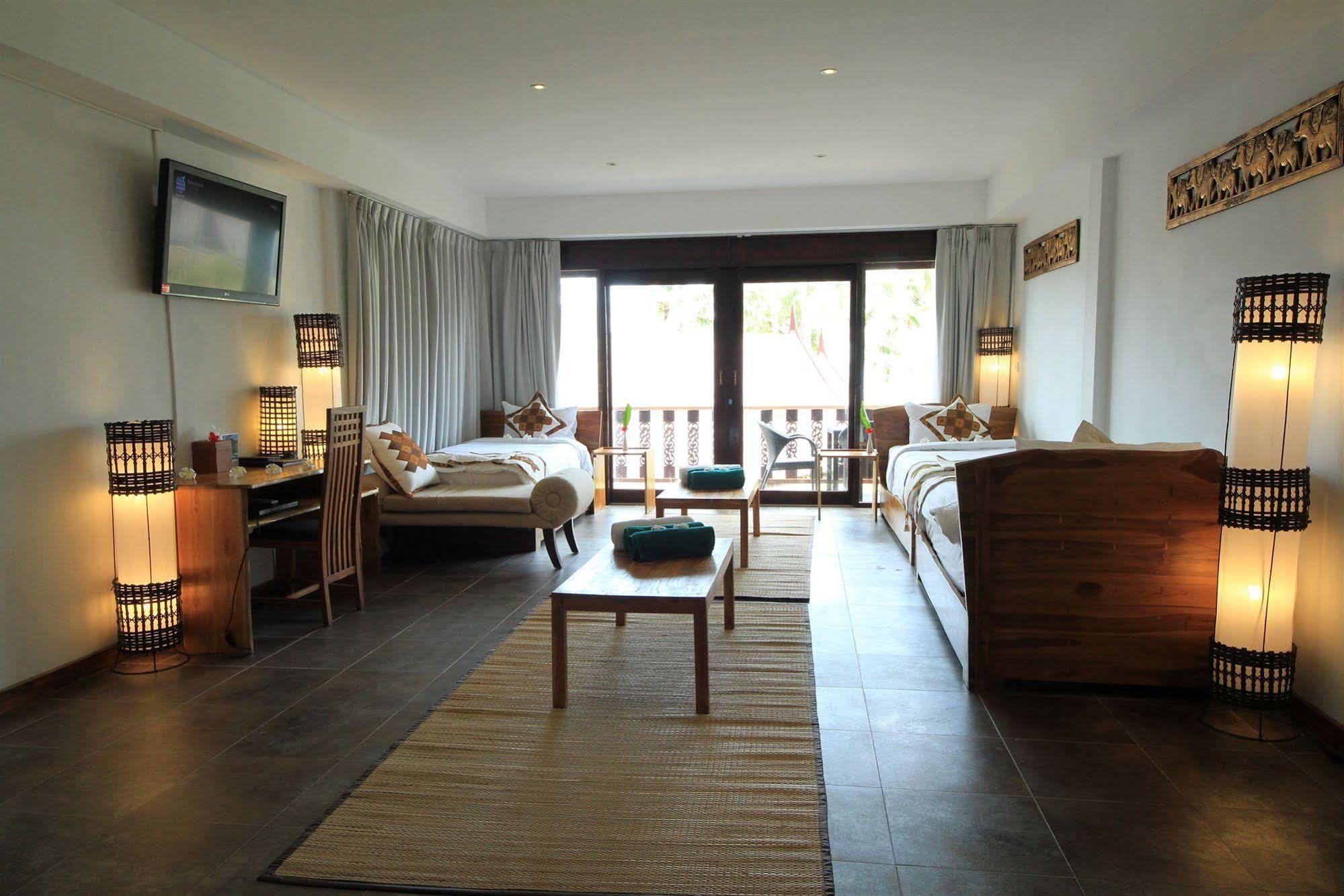 Kupu Kupu Phangan & 5*