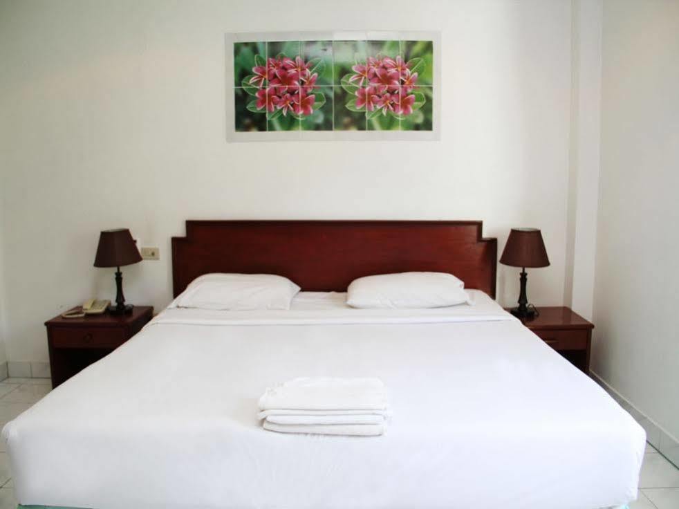 Welcome @ Karon Beach. Single From Only 500 Baht 2*