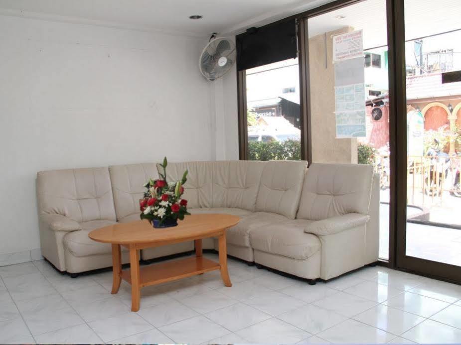 Welcome @ Karon Beach. Single From Only 500 Baht Casa de hóspedes