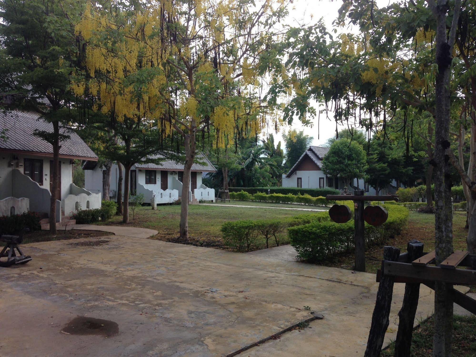 Backpackers Paradise (adults Only)
