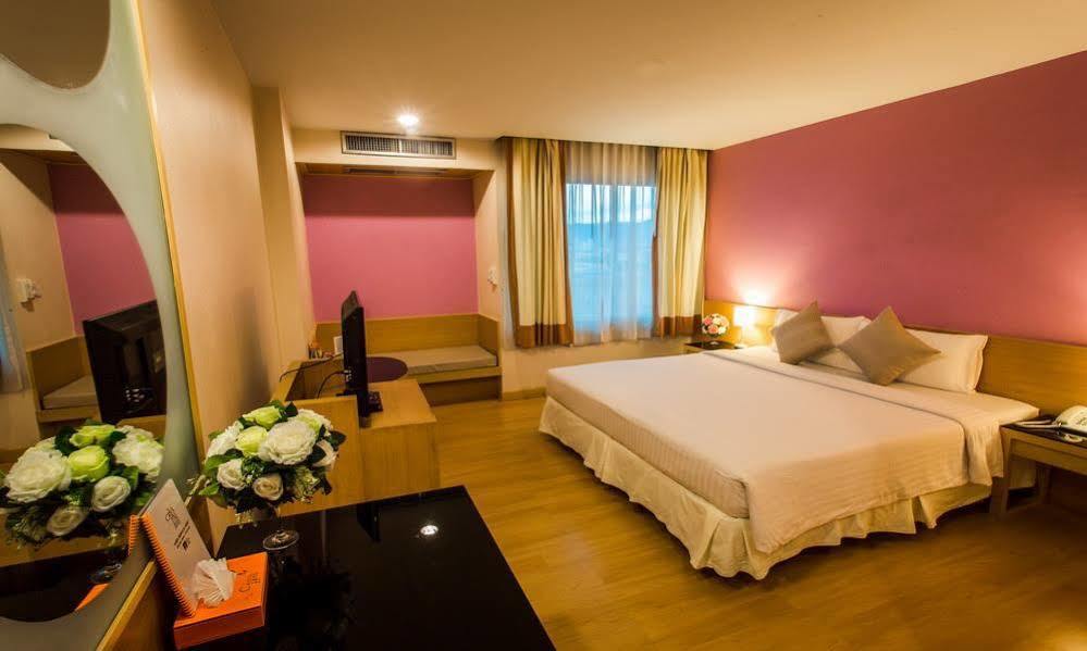 Crystal Yai Hotel 4*