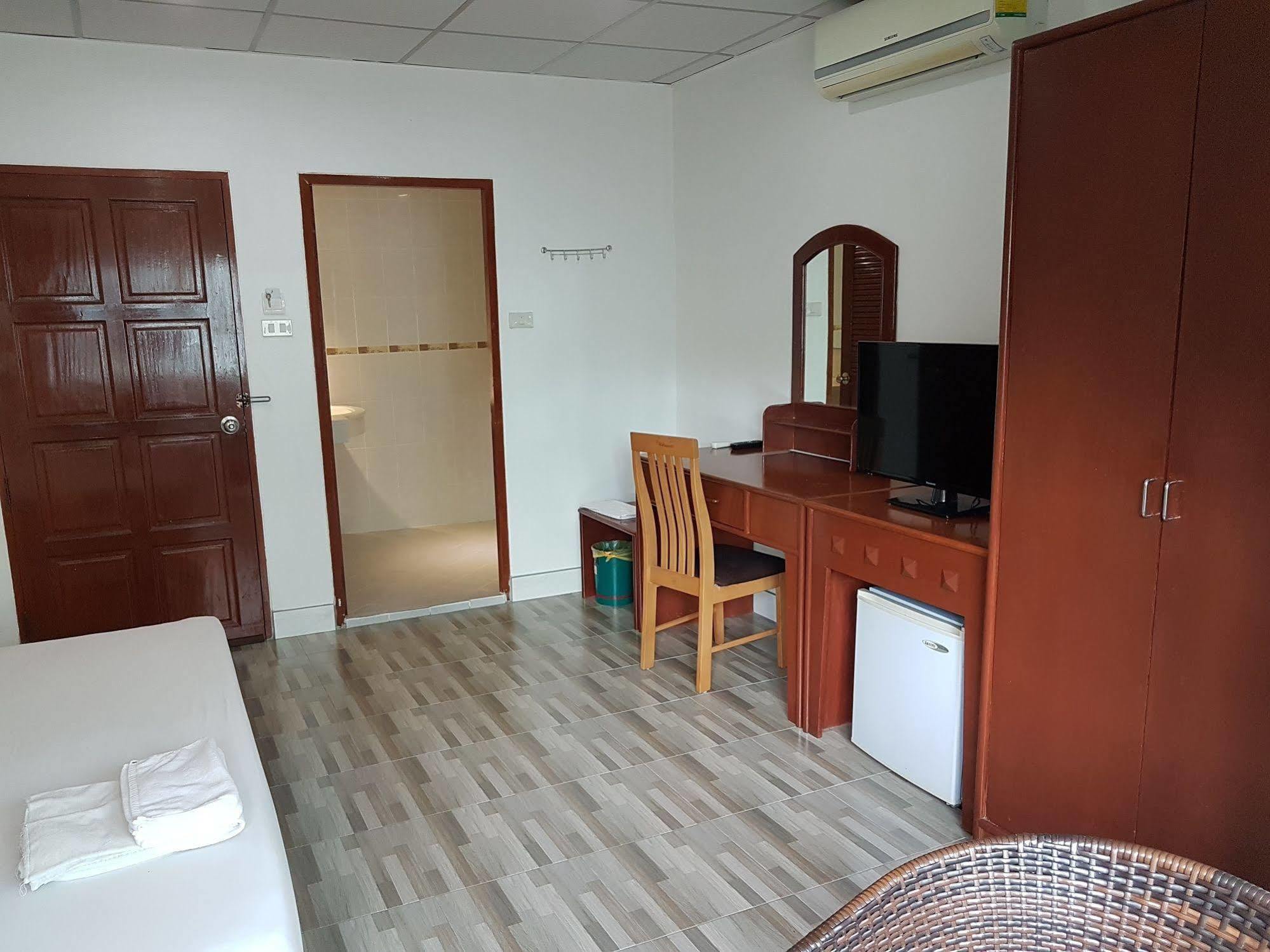 Welcome @ Karon Beach. Single From Only 500 Baht Casa de hóspedes