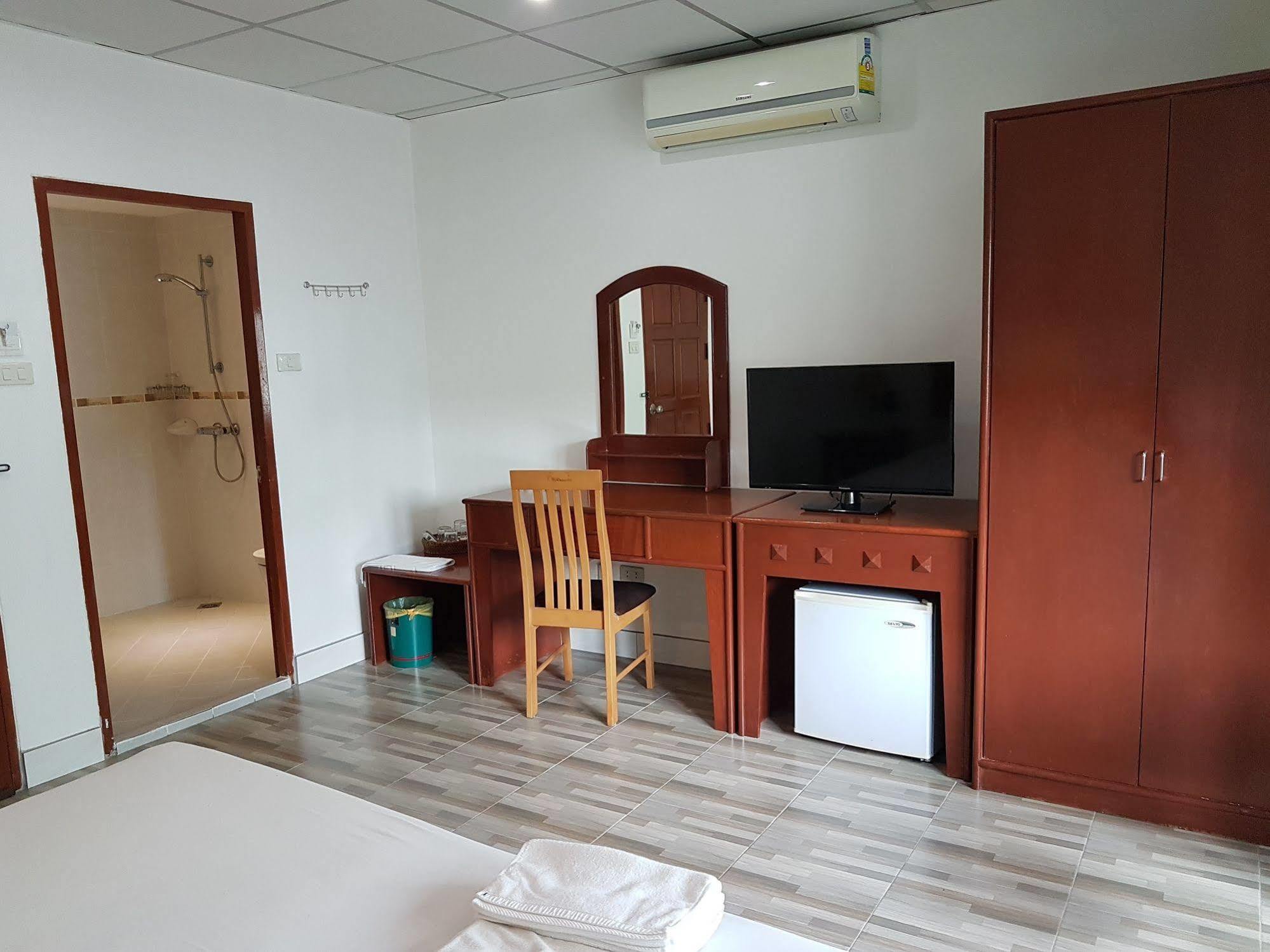 Welcome @ Karon Beach. Single From Only 500 Baht Casa de hóspedes