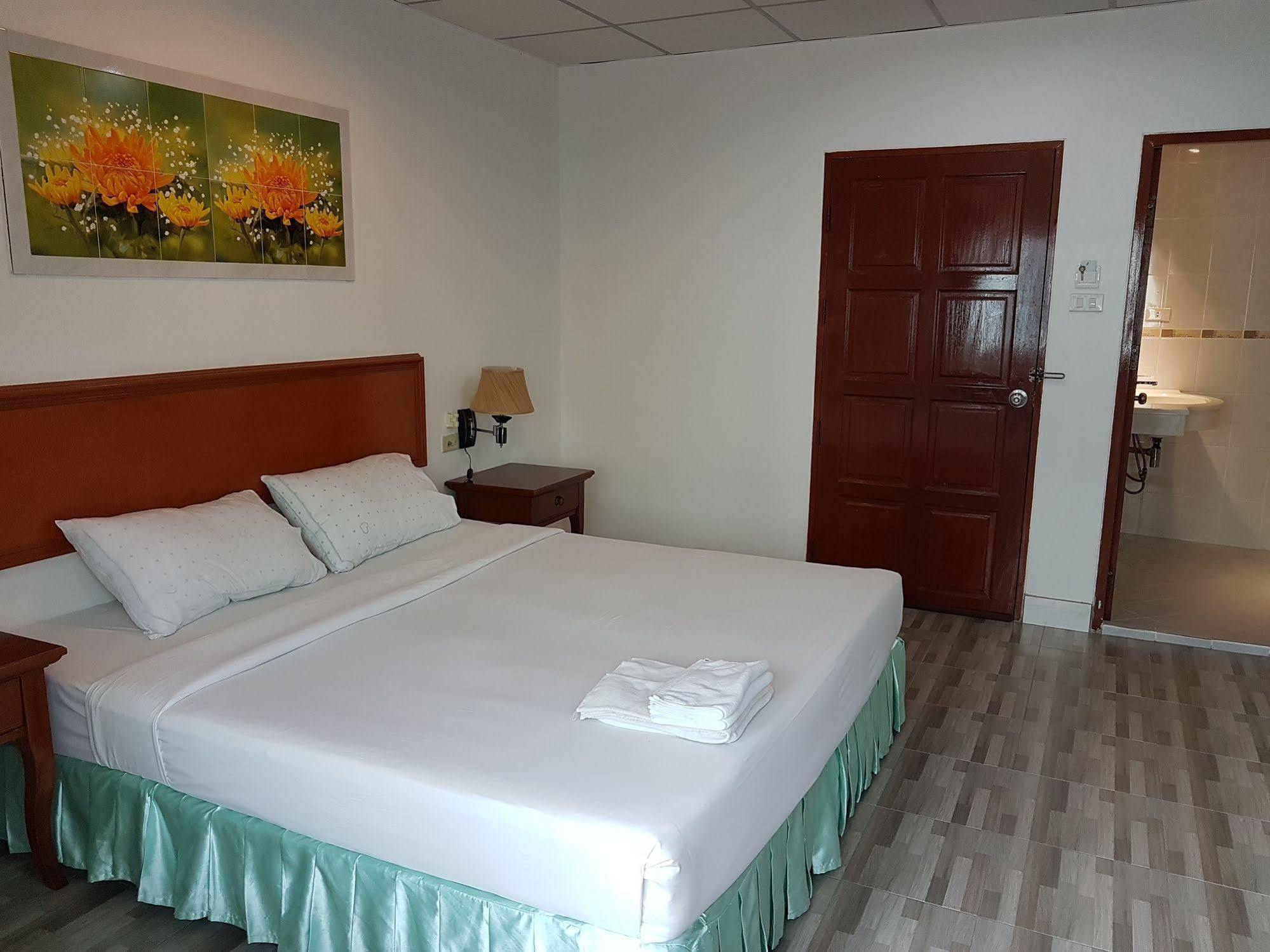Welcome @ Karon Beach. Single From Only 500 Baht Casa de hóspedes Phuket