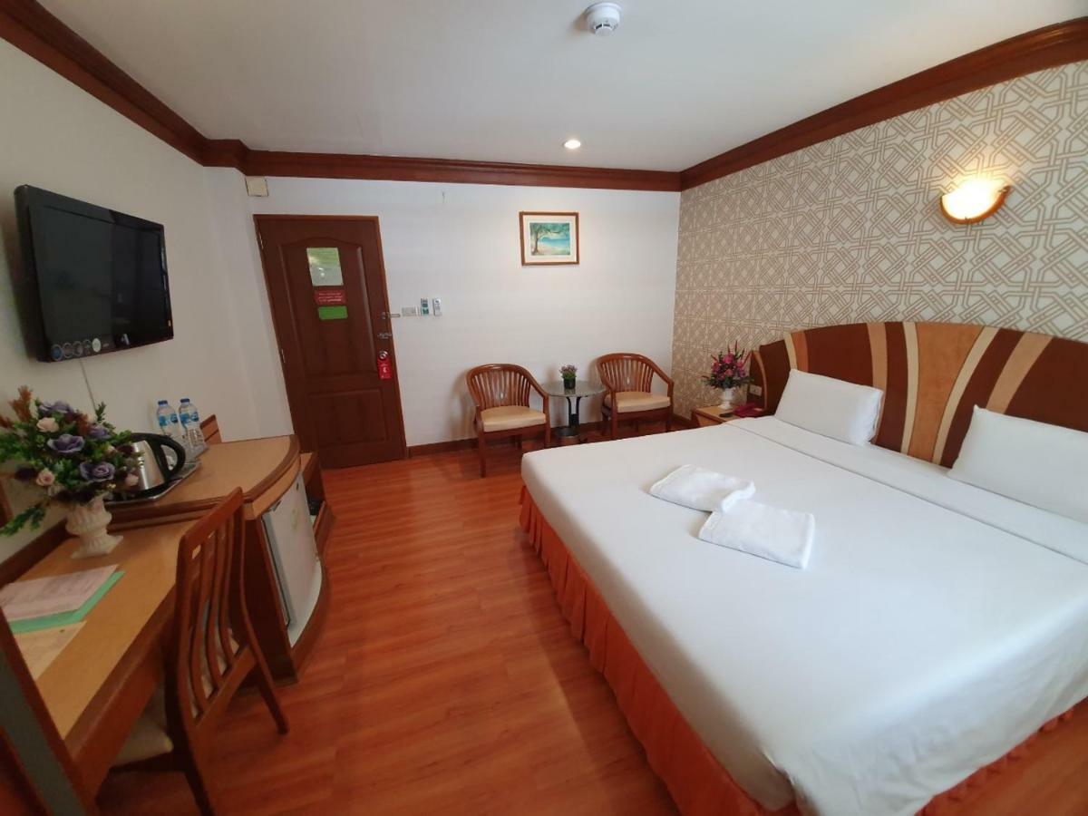 Sakol Hotel 3*