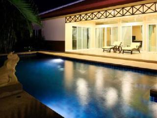 Resort Thai Thani Pool
