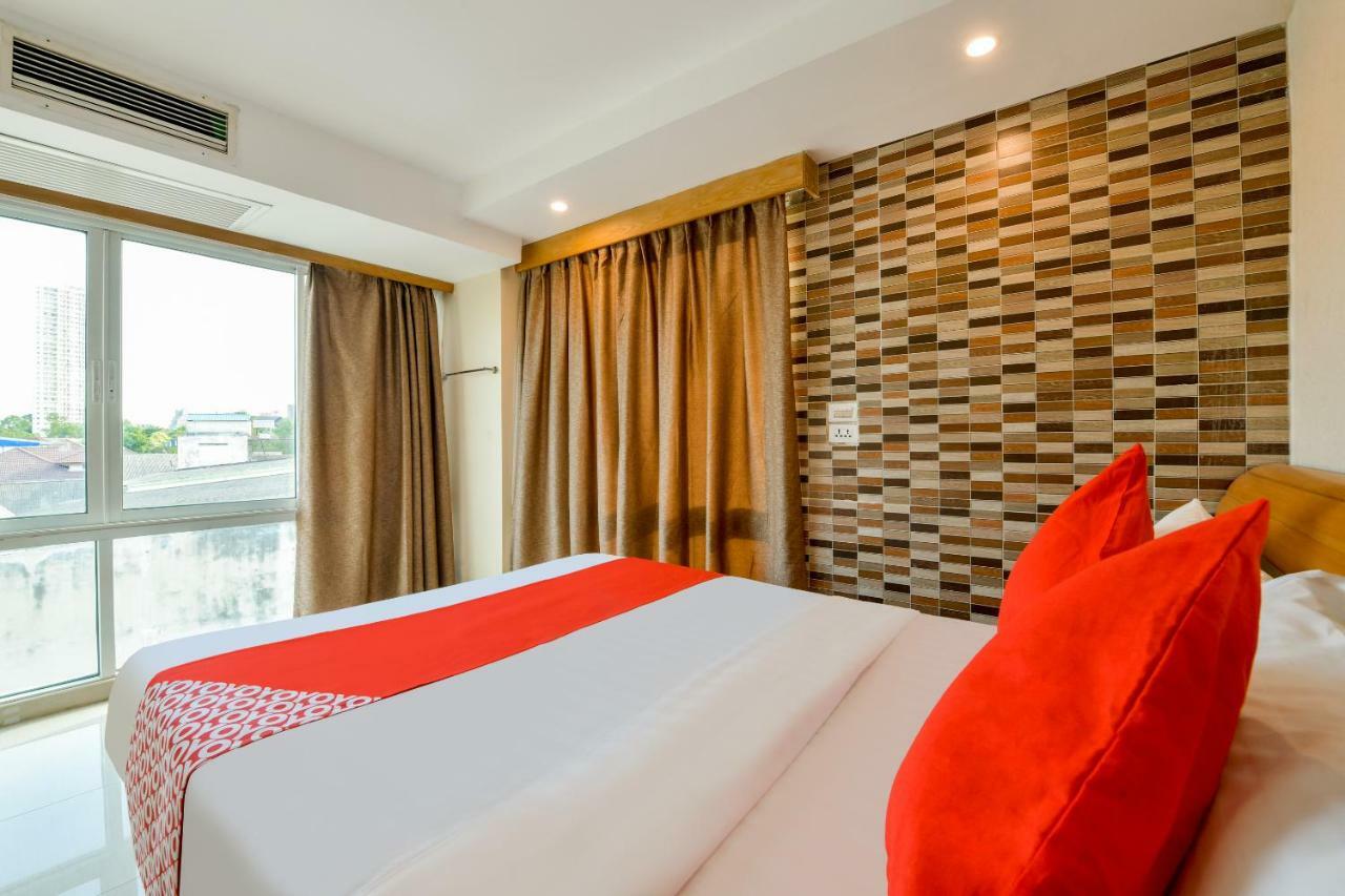 Hotel Oyo 143 Dday Resotel