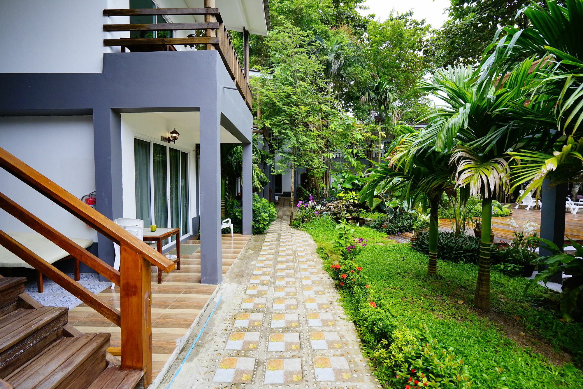 Apple Beachfront 3* Trat