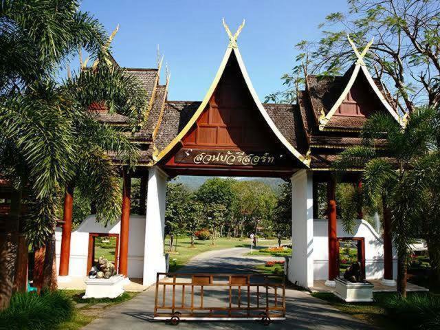 Suan Bua & 3*