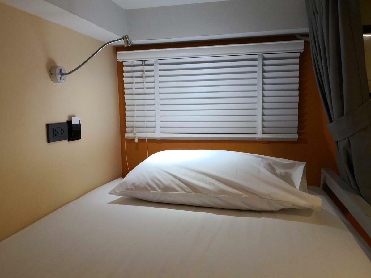 Hostel Asleep By Lantana *