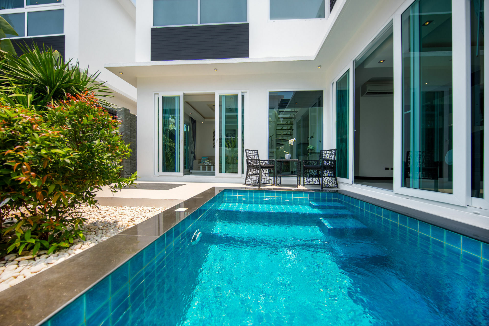 Colibri Pool Pattaya Villa *