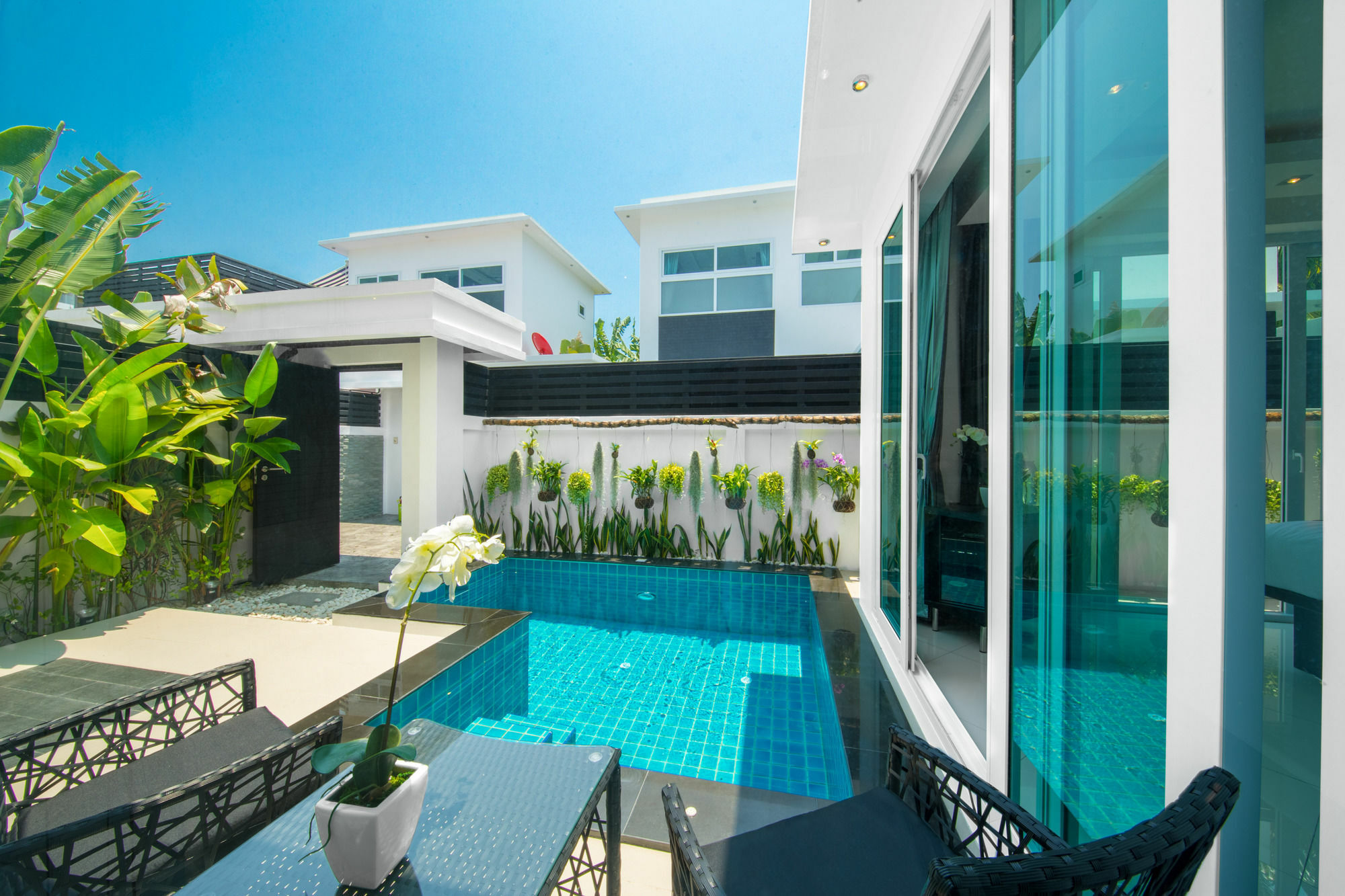 Colibri Pool Pattaya Villa
