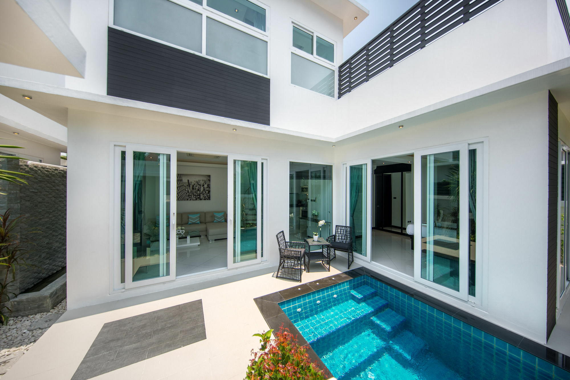Colibri Pool Pattaya