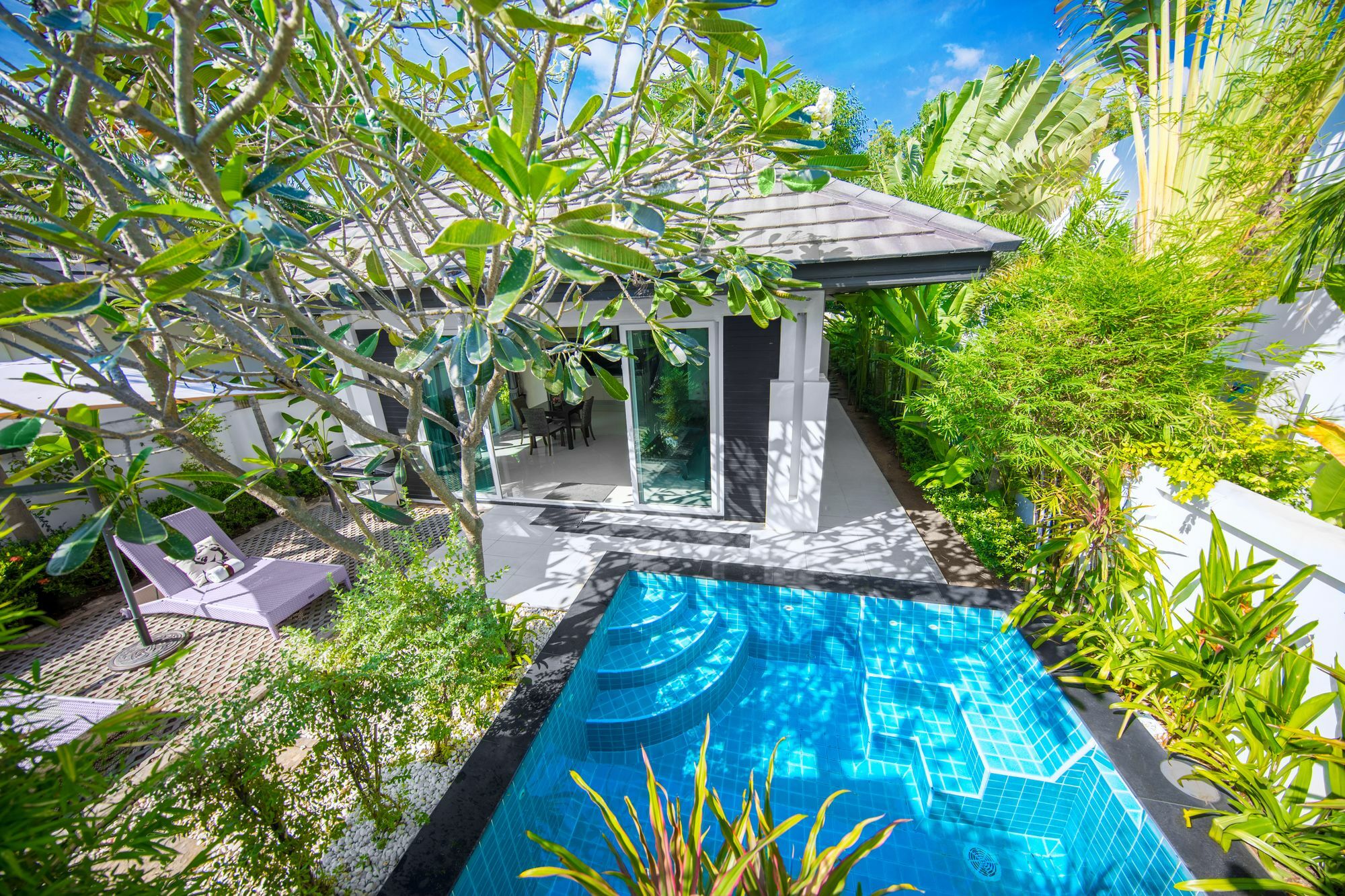 Colibri Pool Pattaya Villa *