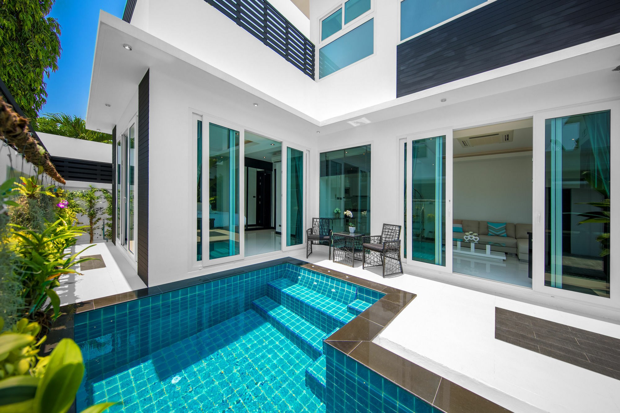 Colibri Pool Pattaya Jomtien Beach