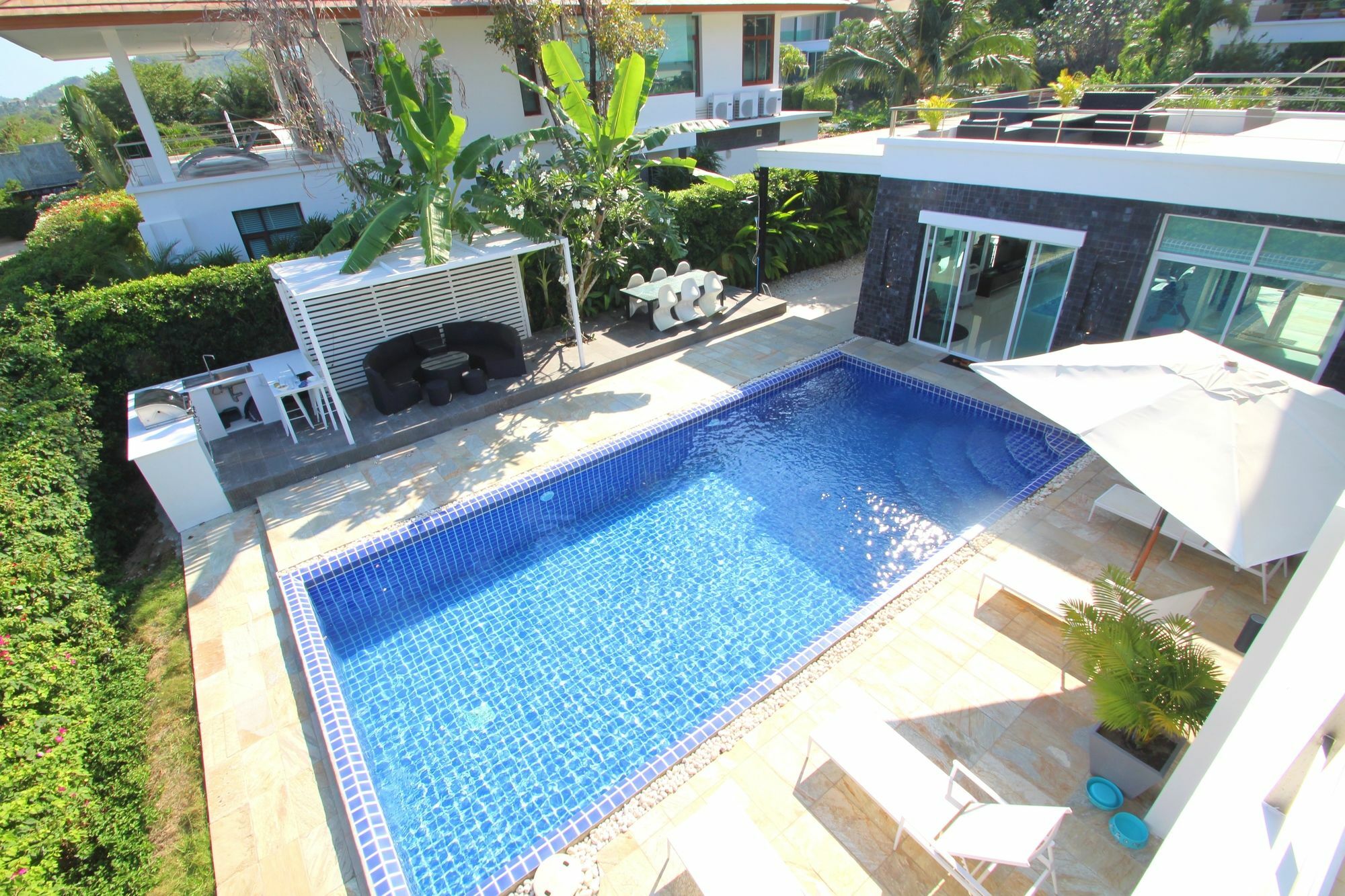 5 Bedrooms Mansion B3 *