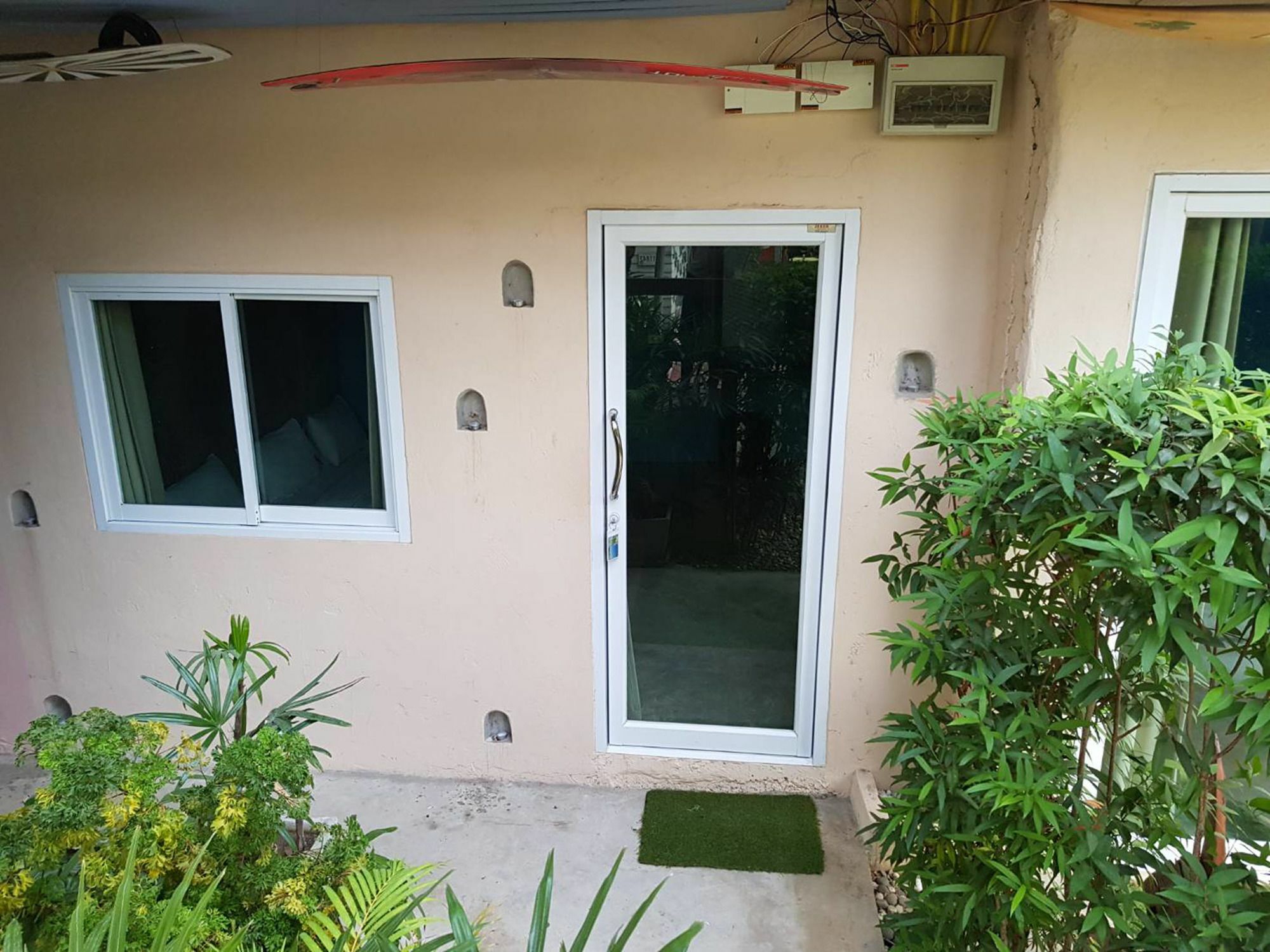 Surf House Hotel 2*