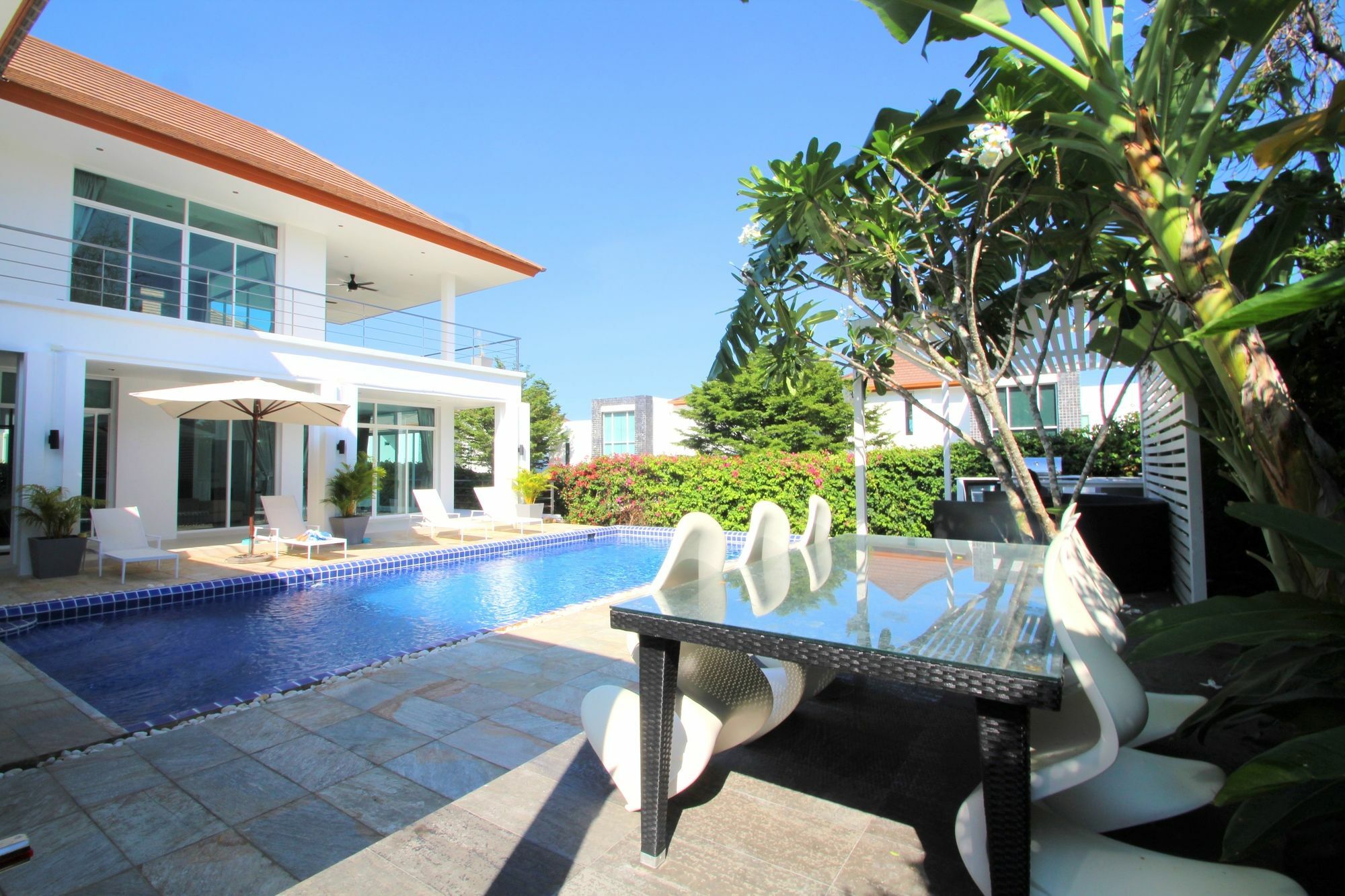 Villa 5 Bedrooms Mansion B3