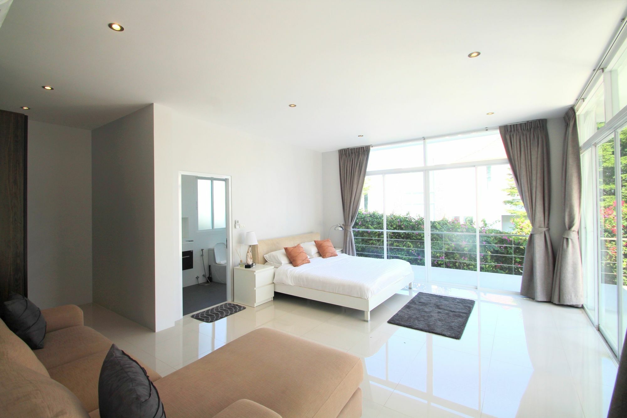 Villa 5 Bedrooms Mansion B3