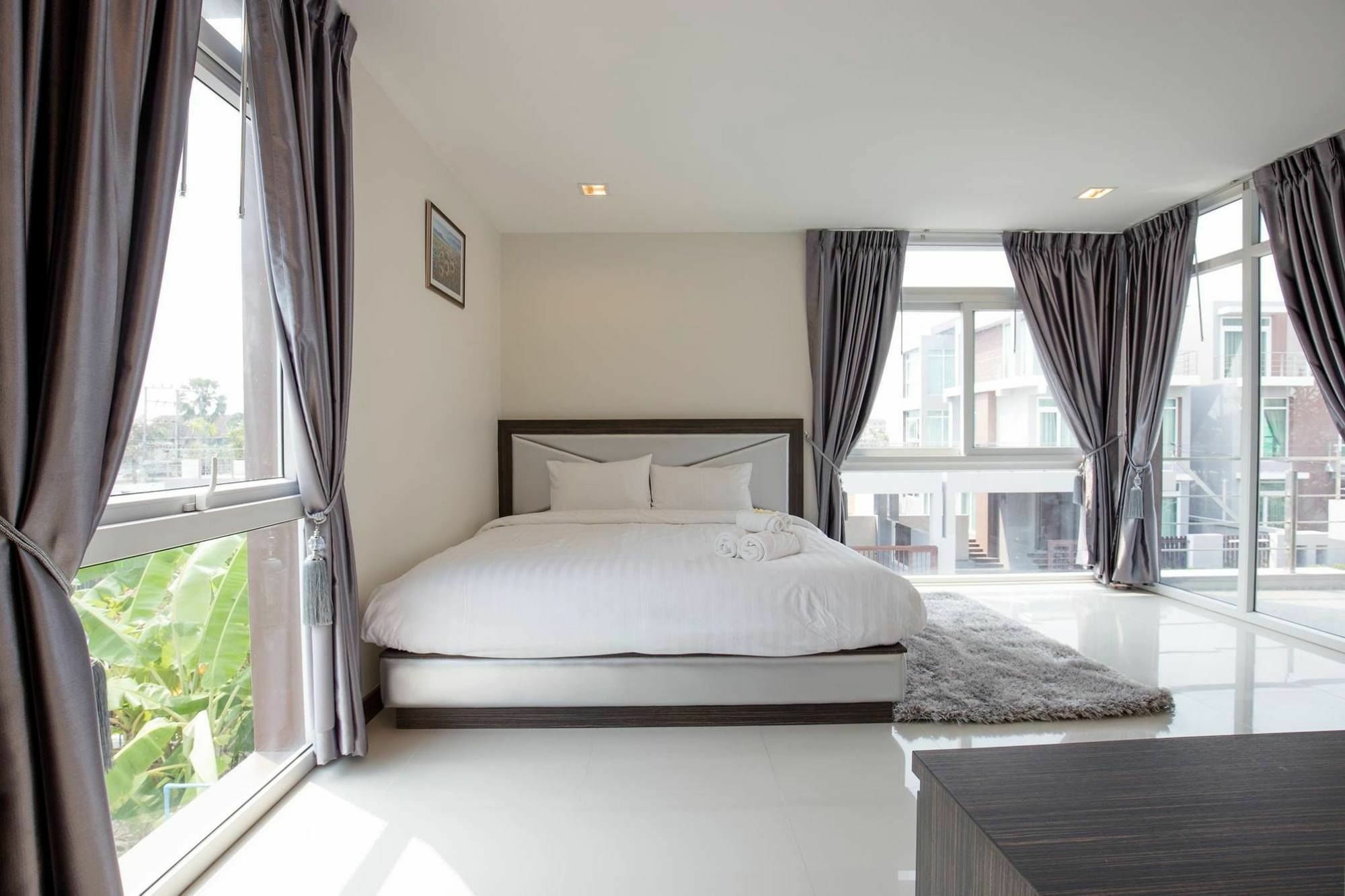 Golden Sea Pool Villa Hua Hin