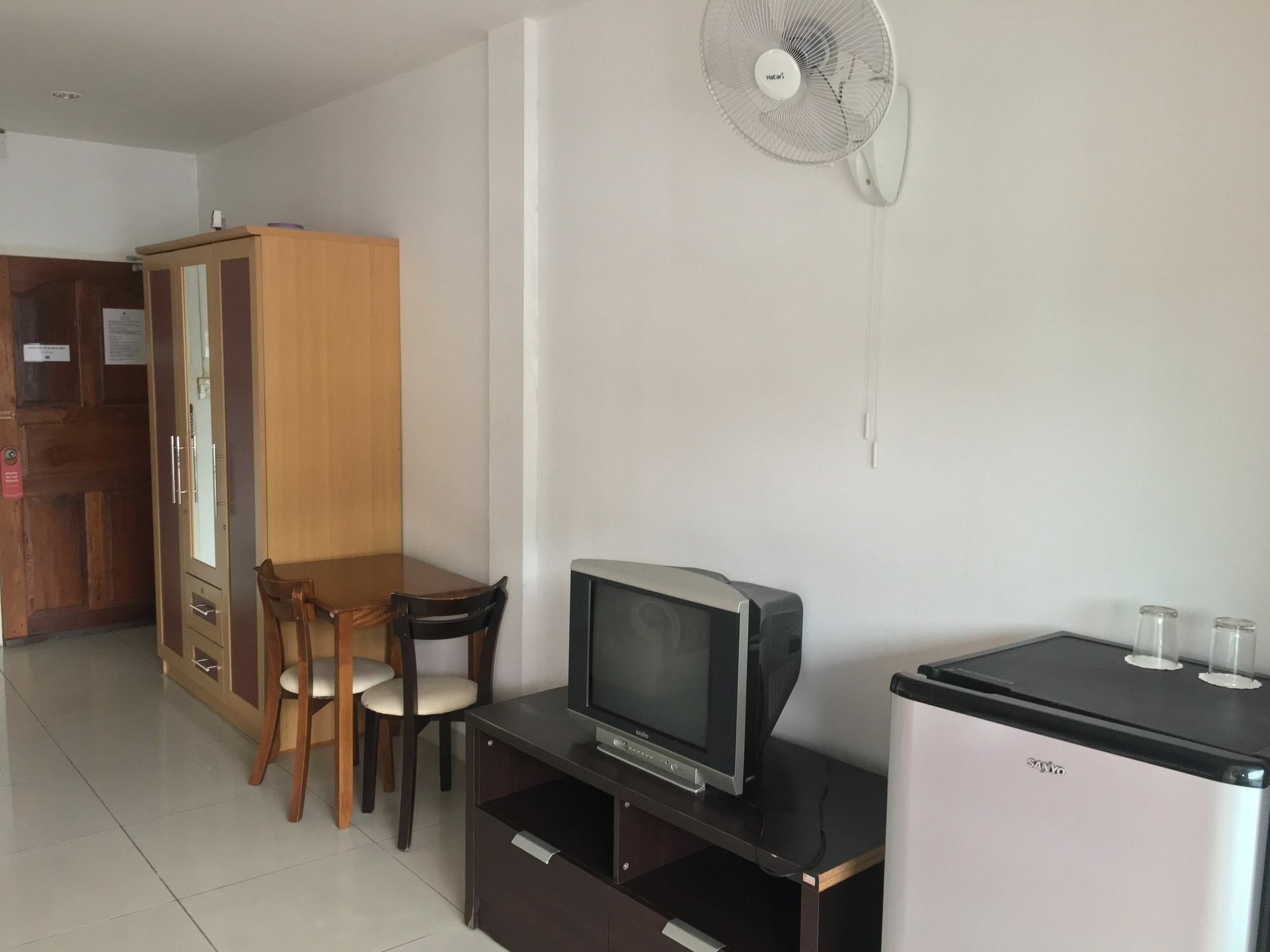 Jomtien Hostel Guest house 2*