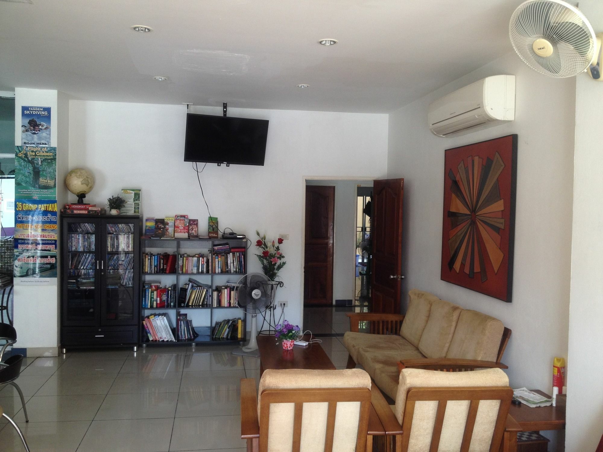 Jomtien Hostel Guest house 2*