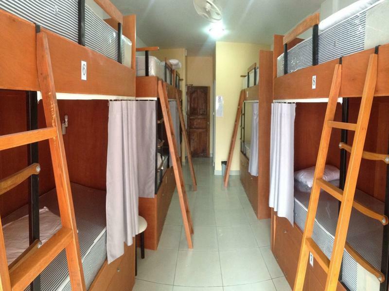 Jomtien Hostel Guest house 2*