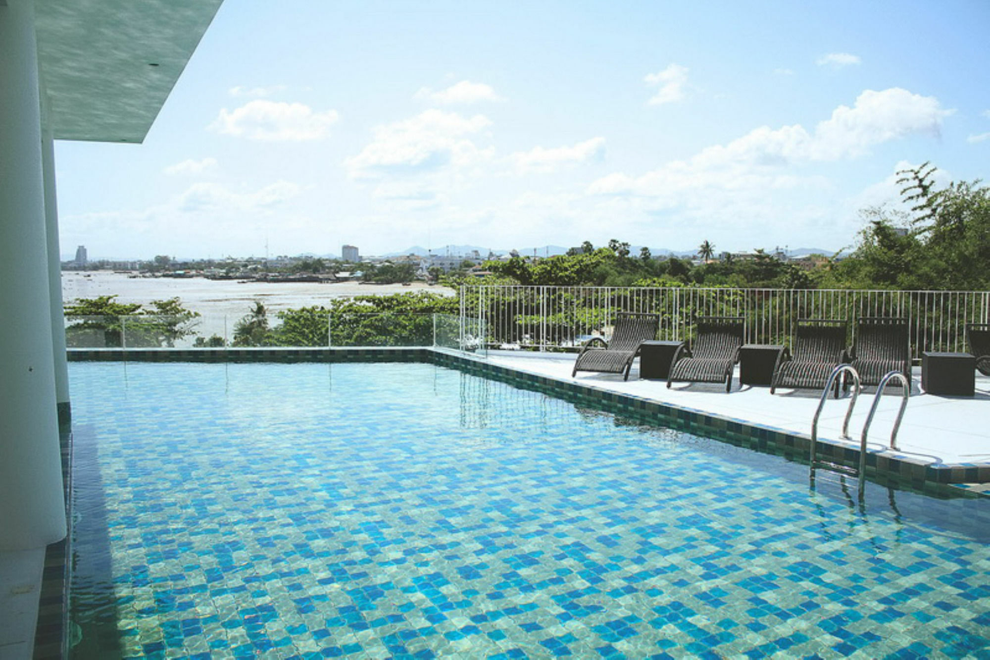 Hotel Tsix5 Phenomenal