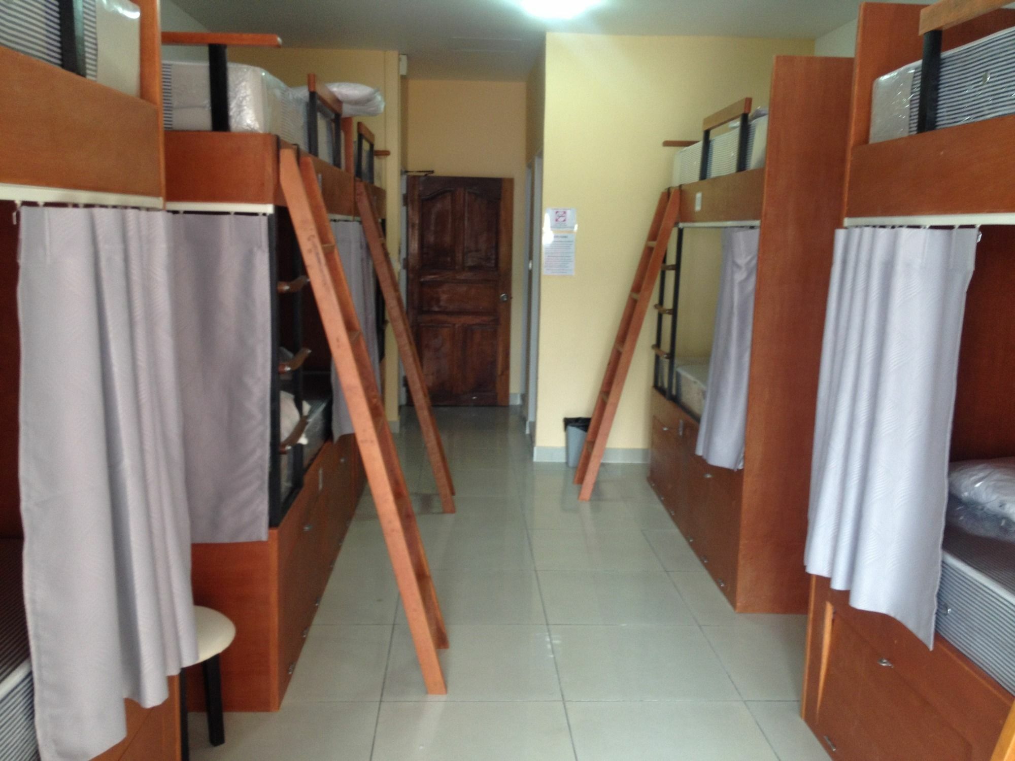Jomtien Hostel 2*