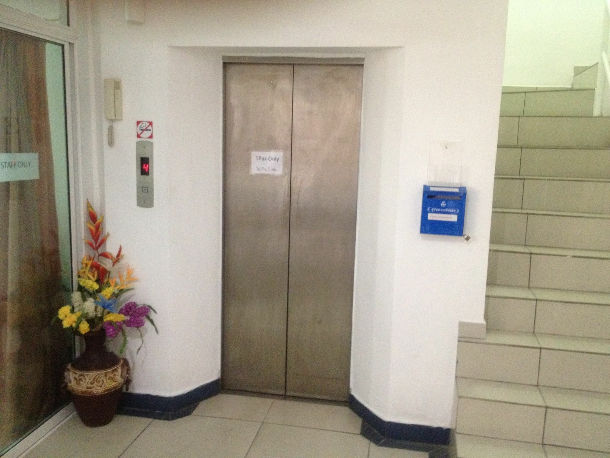 Jomtien Hostel Guest house 2*