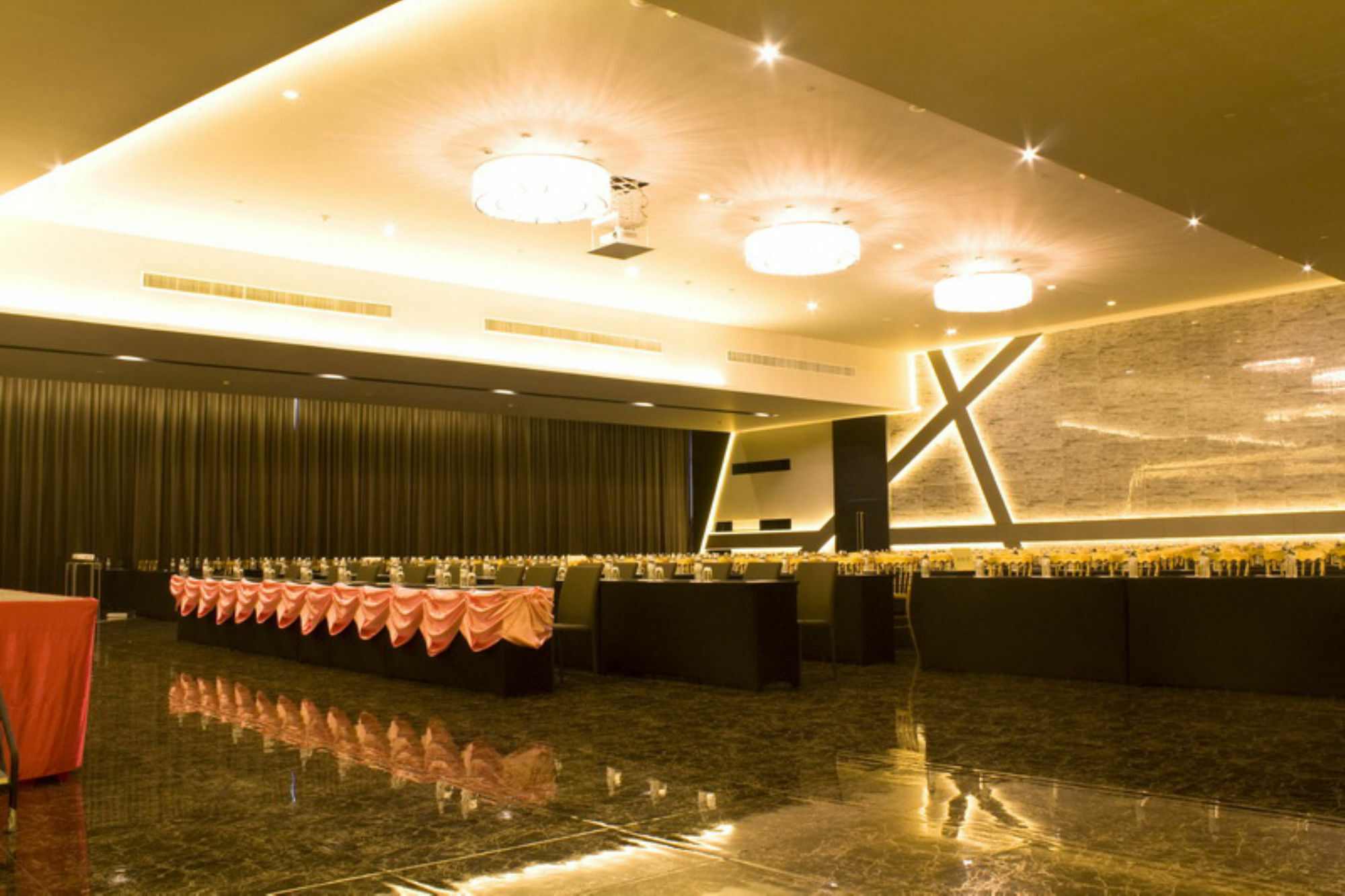 Tsix5 Phenomenal 5* Pattaya