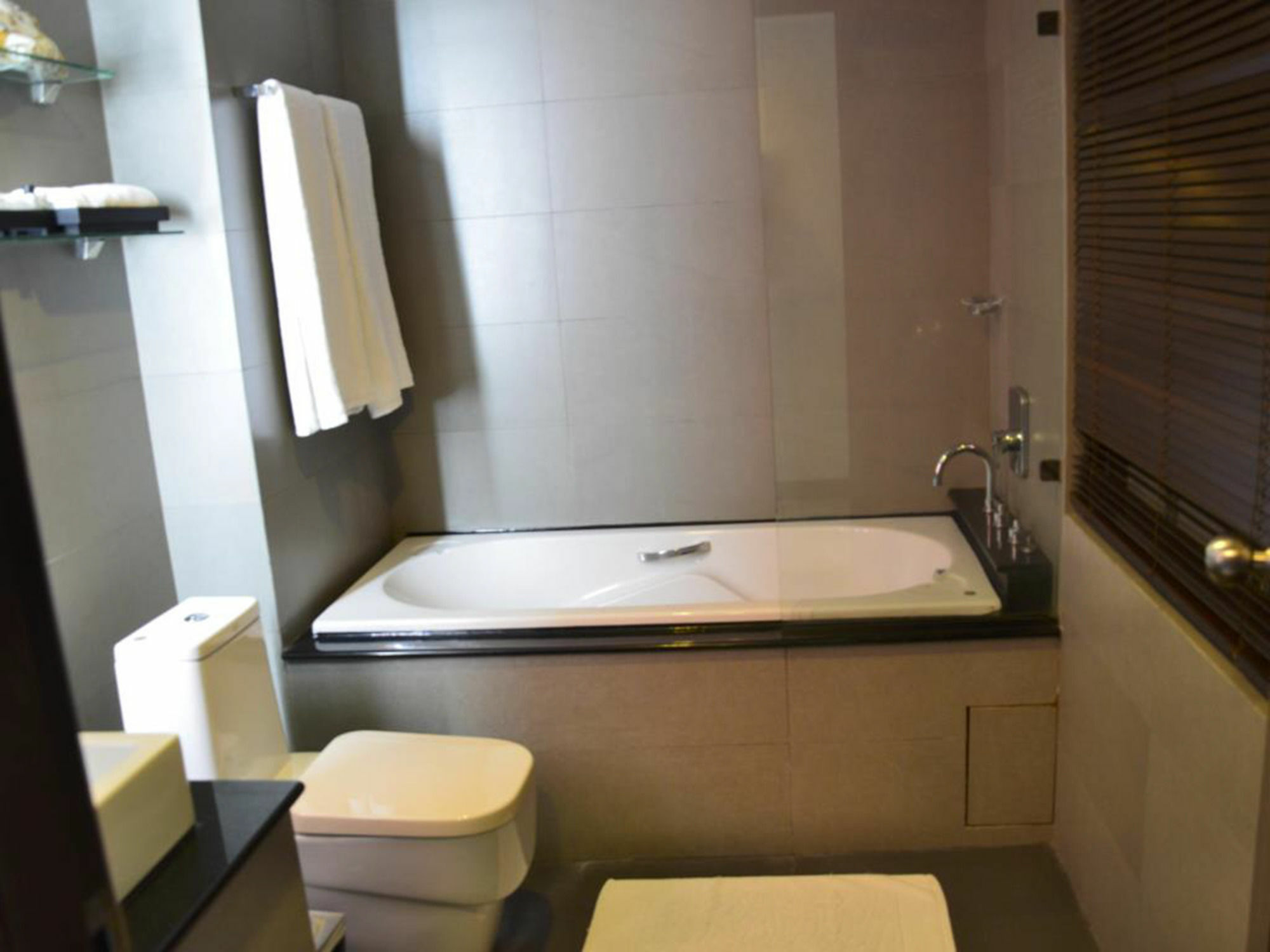 Hotel The Kris Condotel