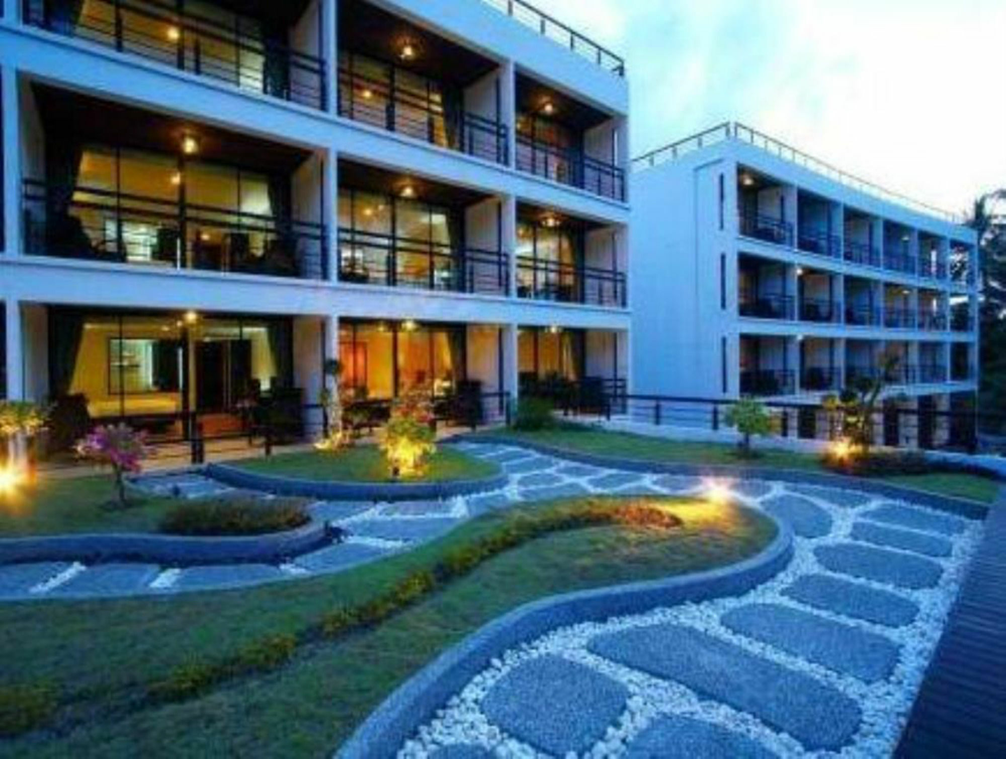 Hotel The Kris Condotel
