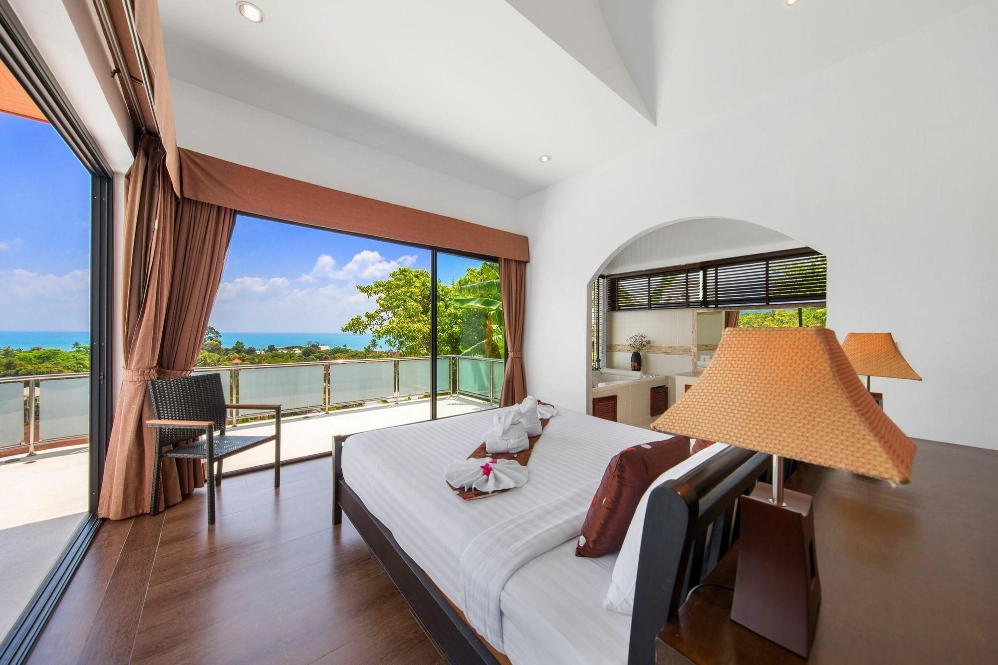 Sunny Banks - Modern Sea View 4 Bed Pool *