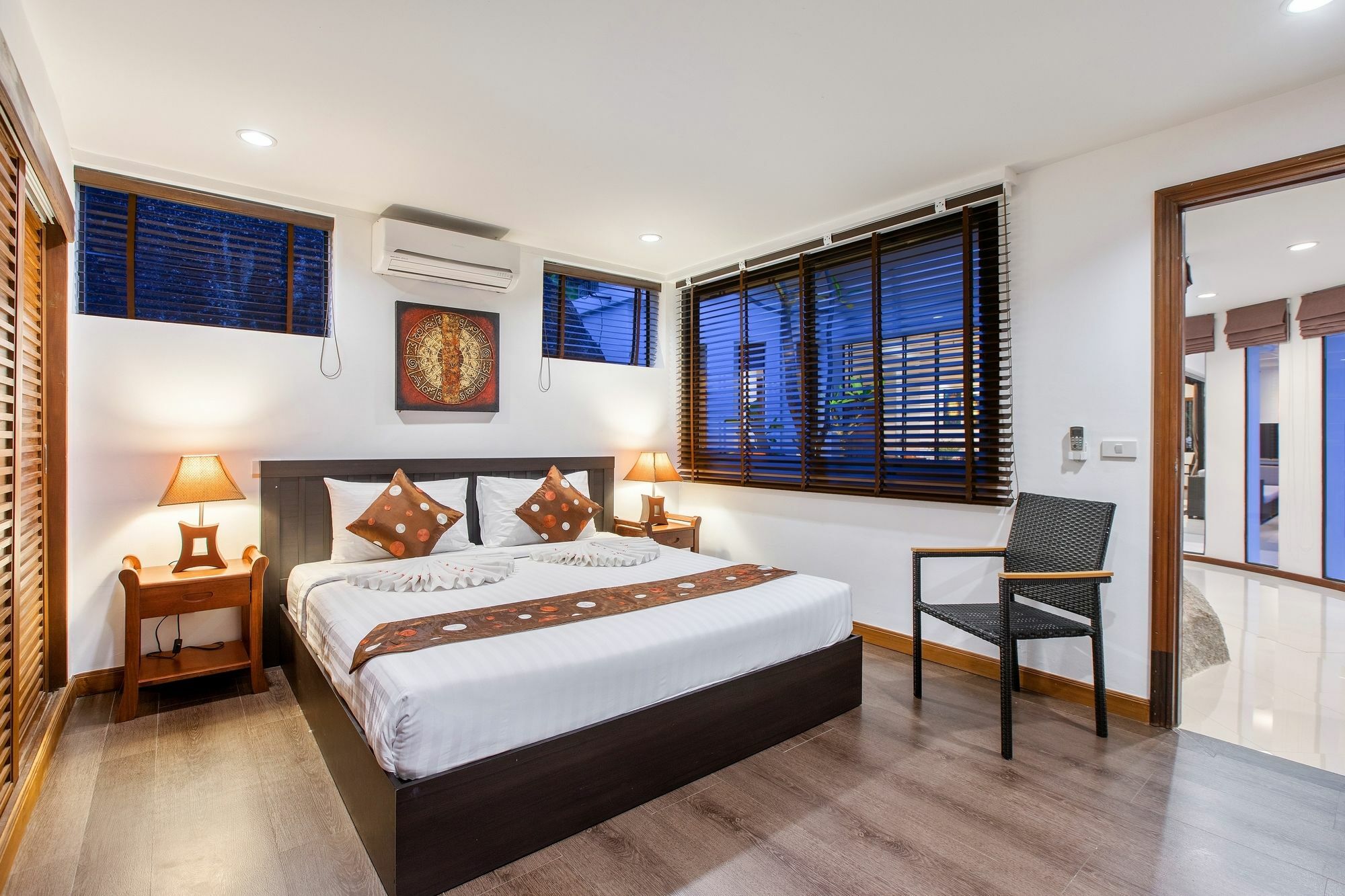 Villa Sunny Banks - Modern Sea View 4 Bed Pool *