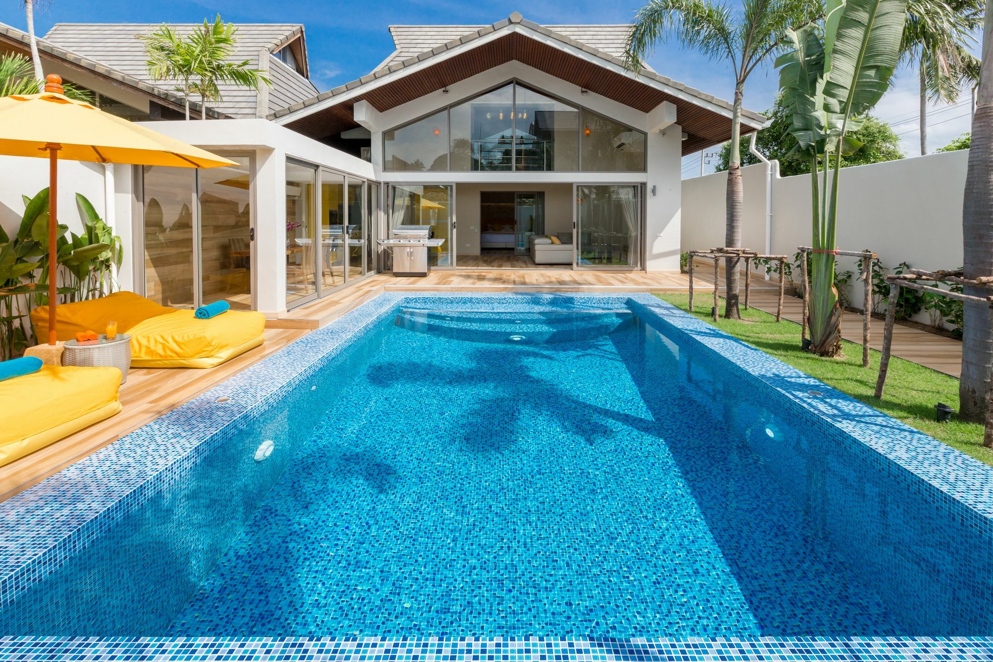 Mai Tai Villa *