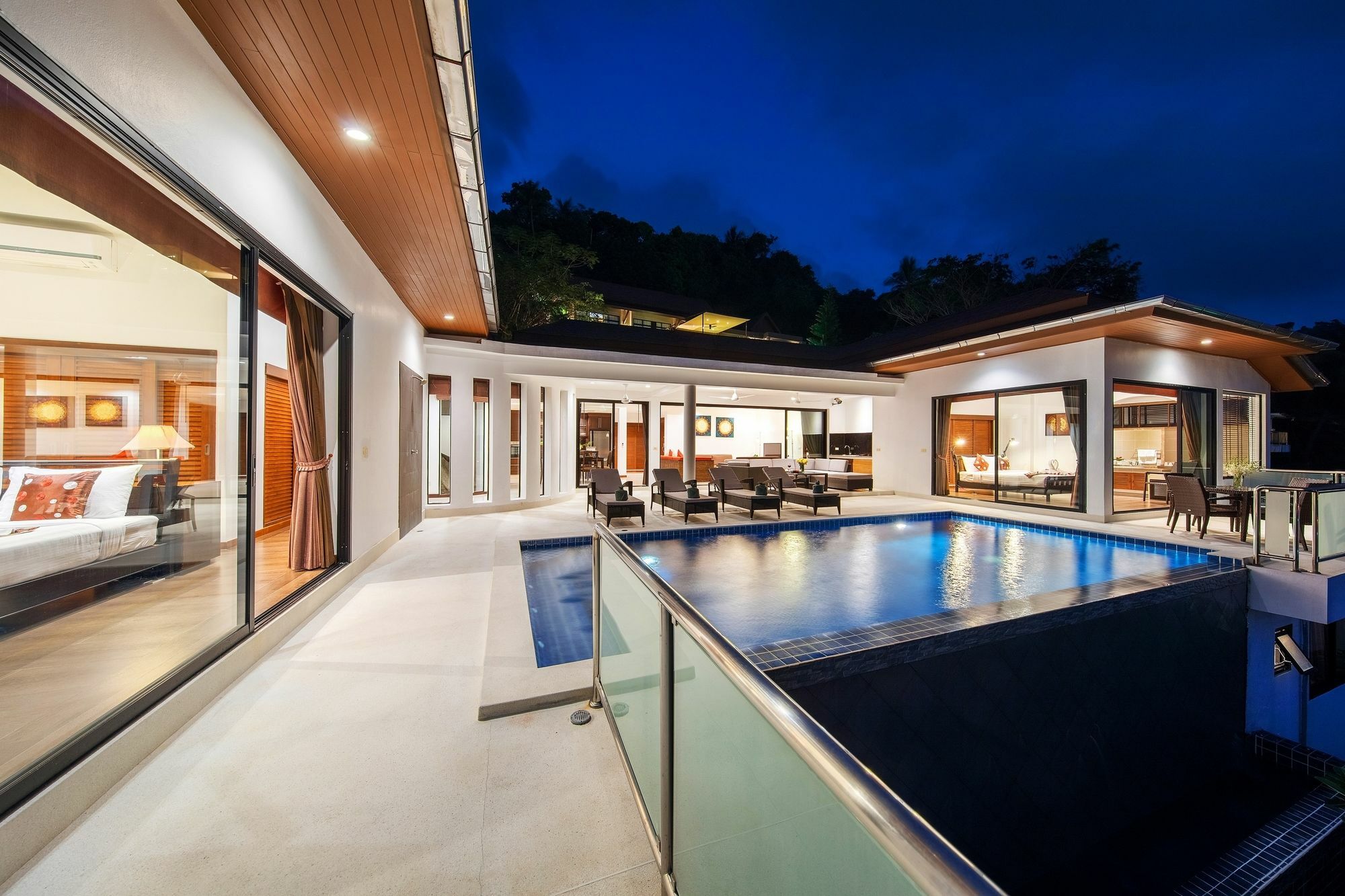 Sunny Banks - Modern Sea View 4 Bed Pool * Maret