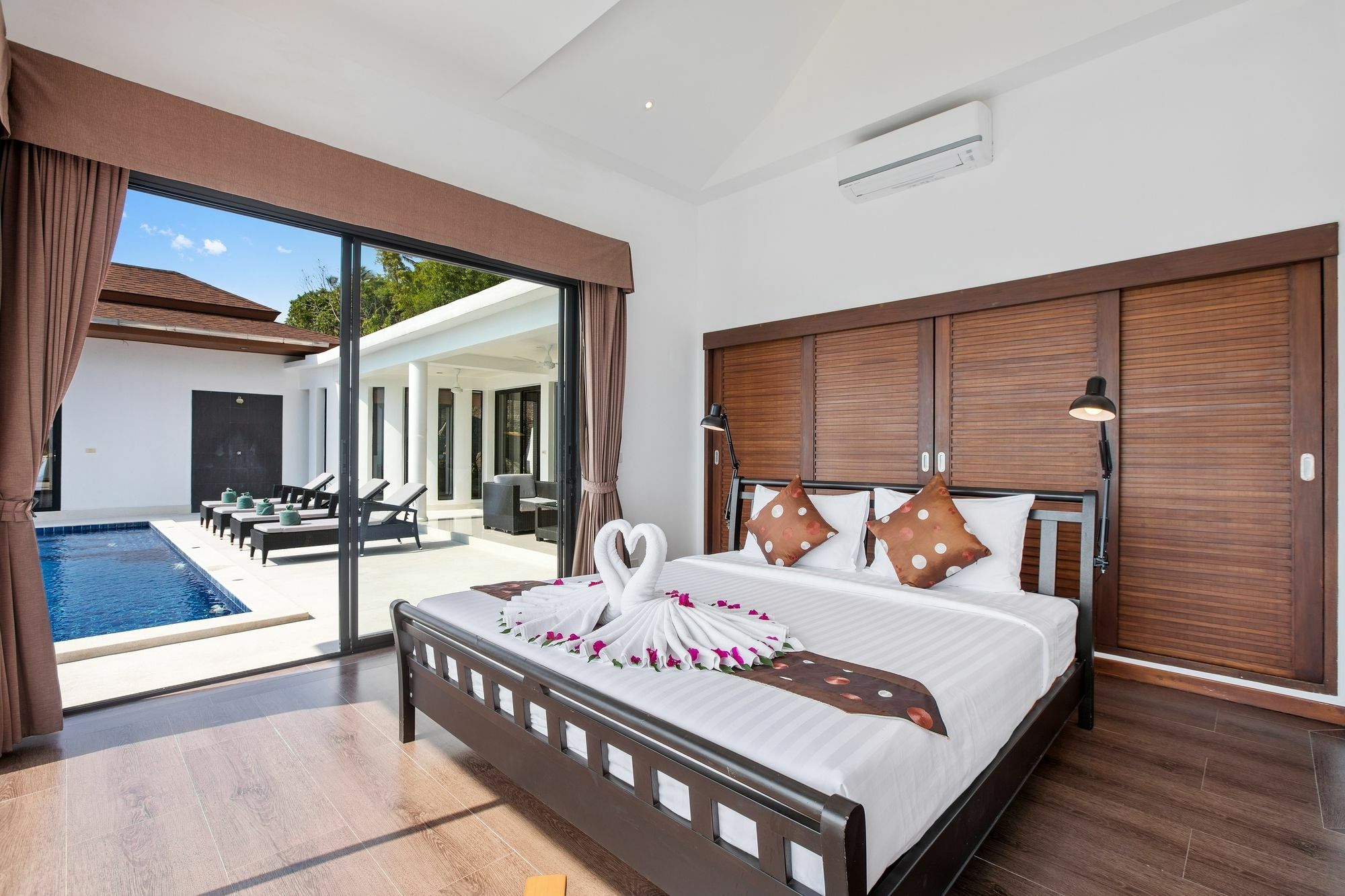 Sunny Banks - Modern Sea View 4 Bed Pool *