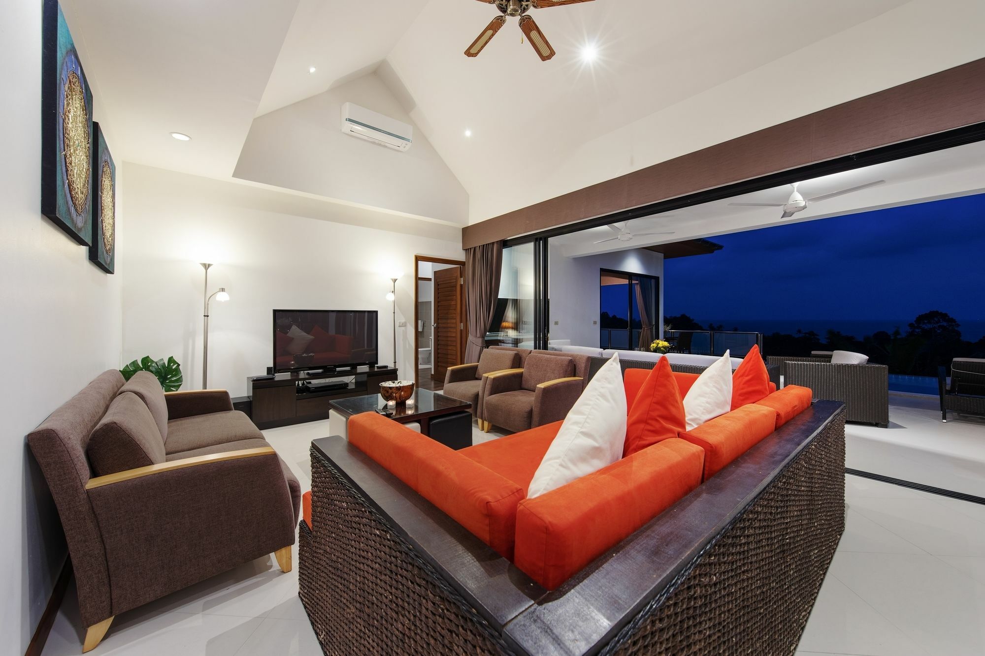 Sunny Banks - Modern Sea View 4 Bed Pool Villa Maret