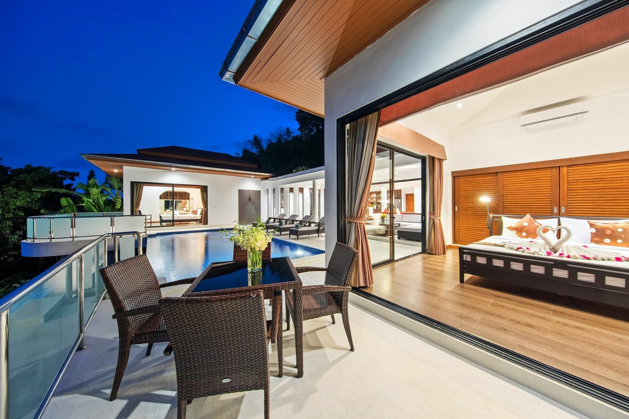 Sunny Banks - Modern Sea View 4 Bed Pool