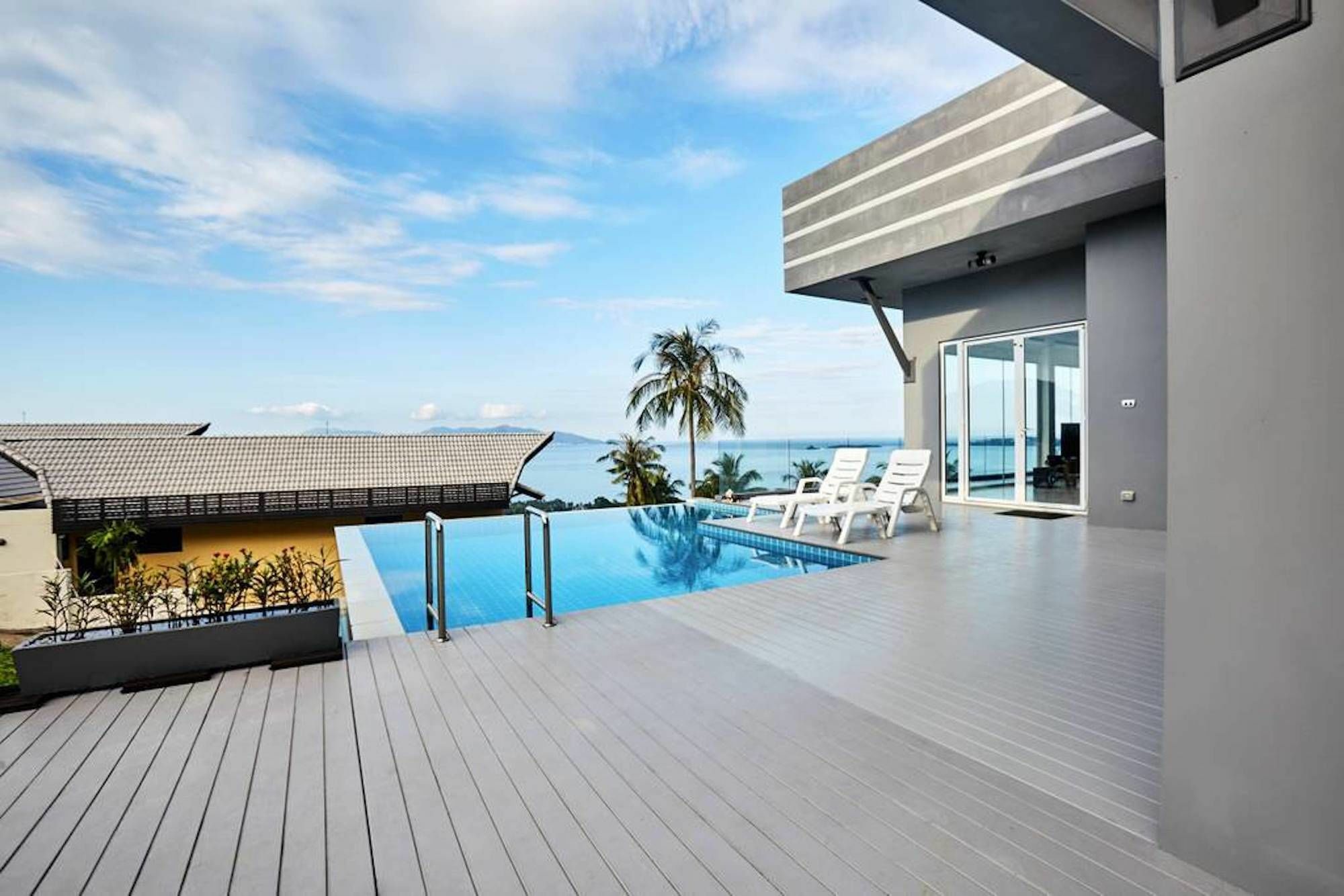 Vicky Samui * Mae Nam