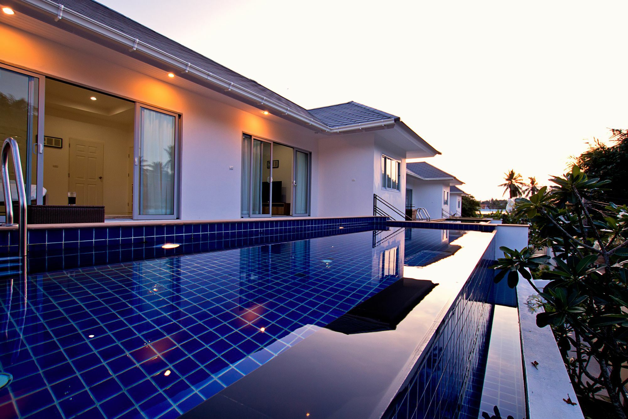 Blue Wave Choengmon Villa *