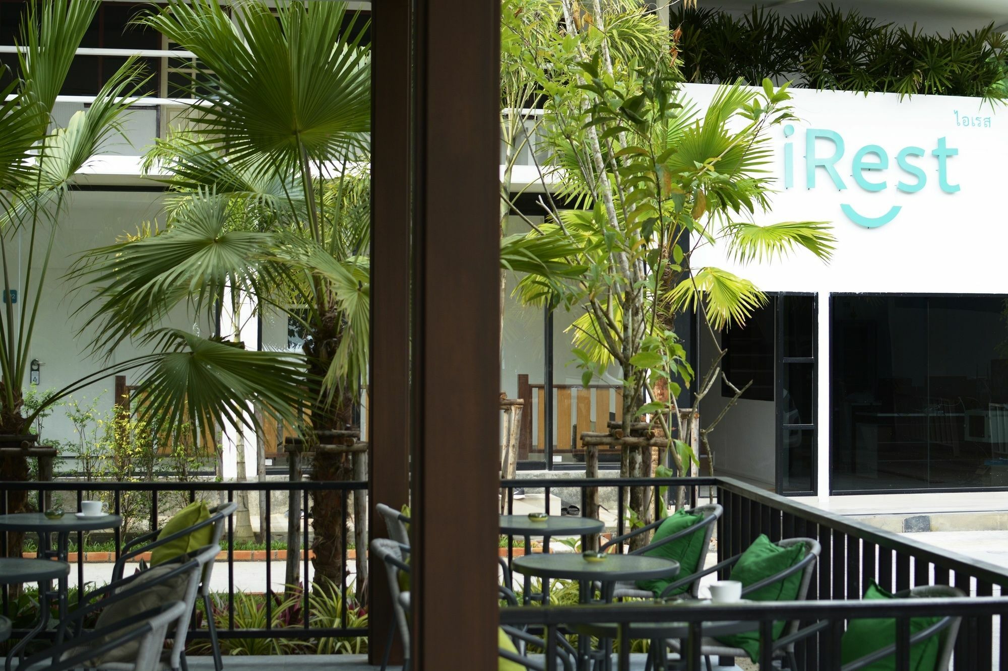 Irest Seafront Hostel *