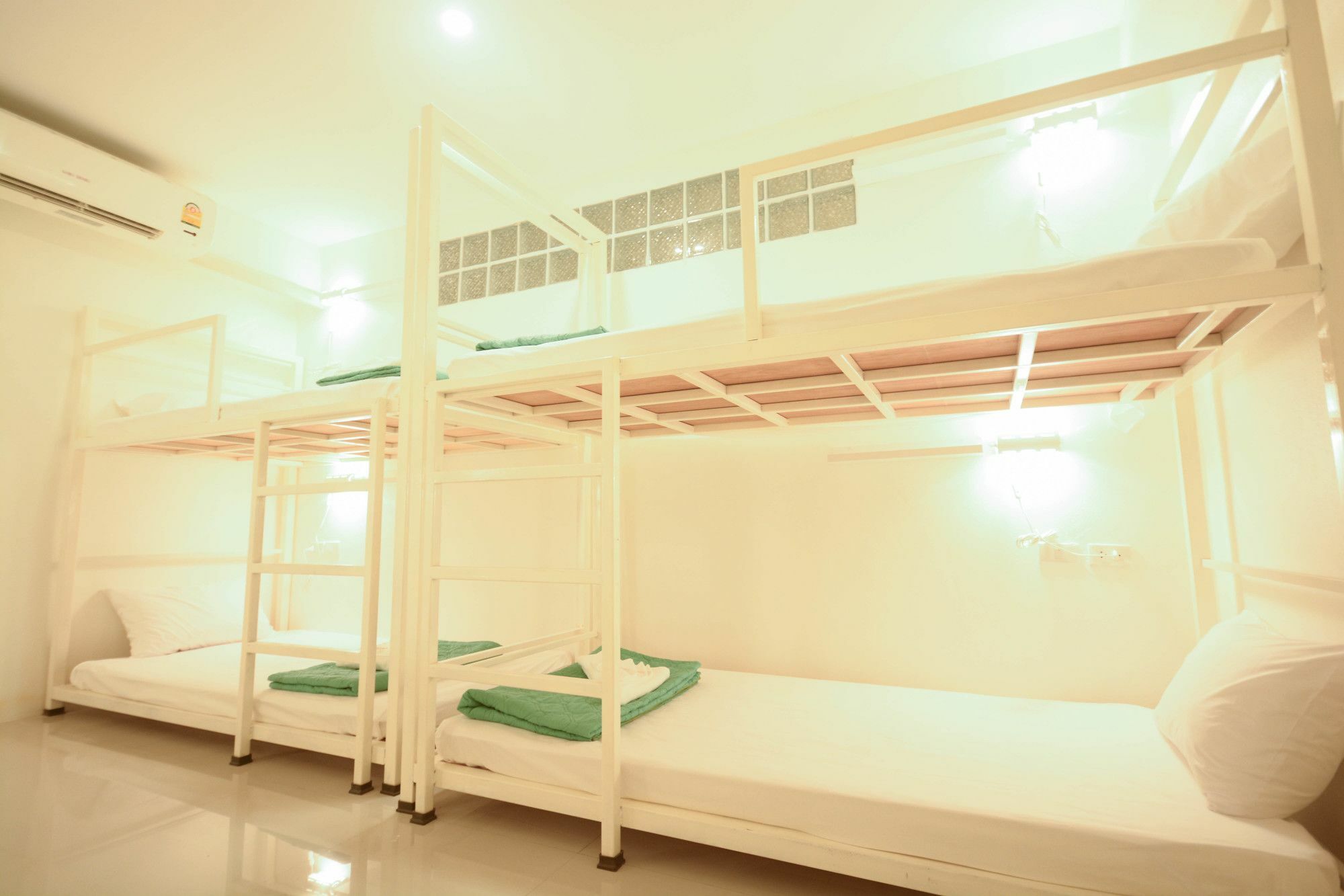 Irest Seafront Hostel *