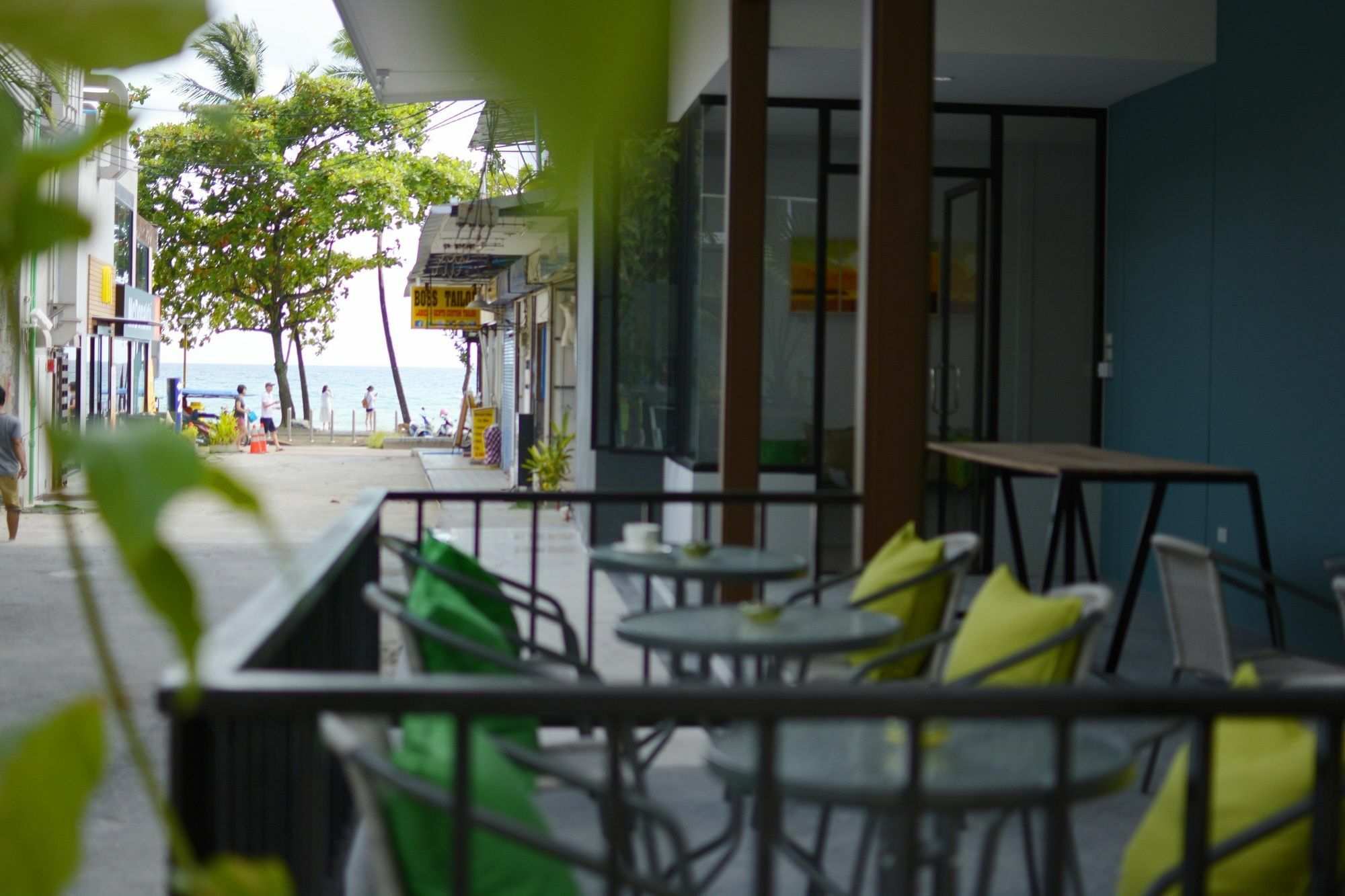 Irest Seafront Hostel *