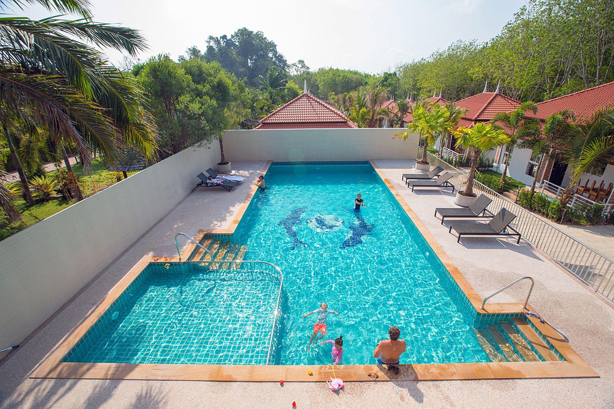 Lux Family Krabi 4*