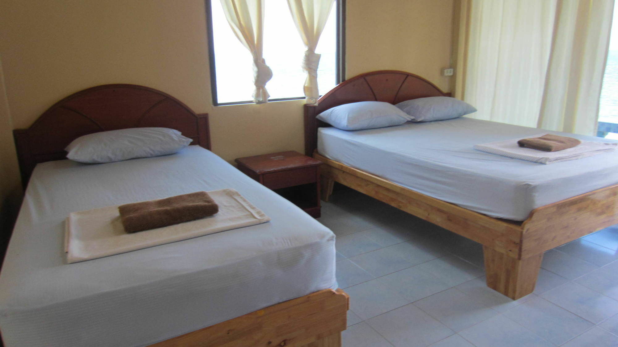 Charung Hotel Haad Rin