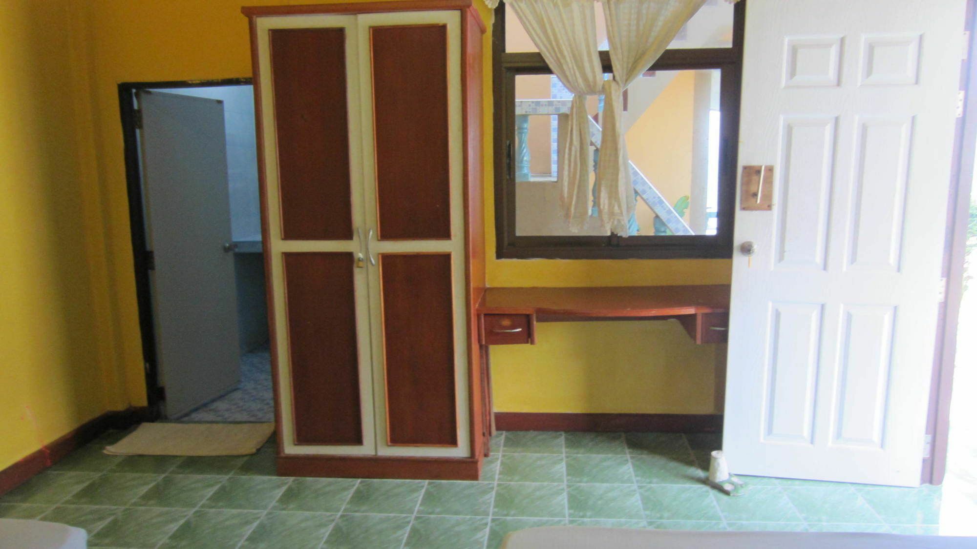Charung 3* Haad Rin