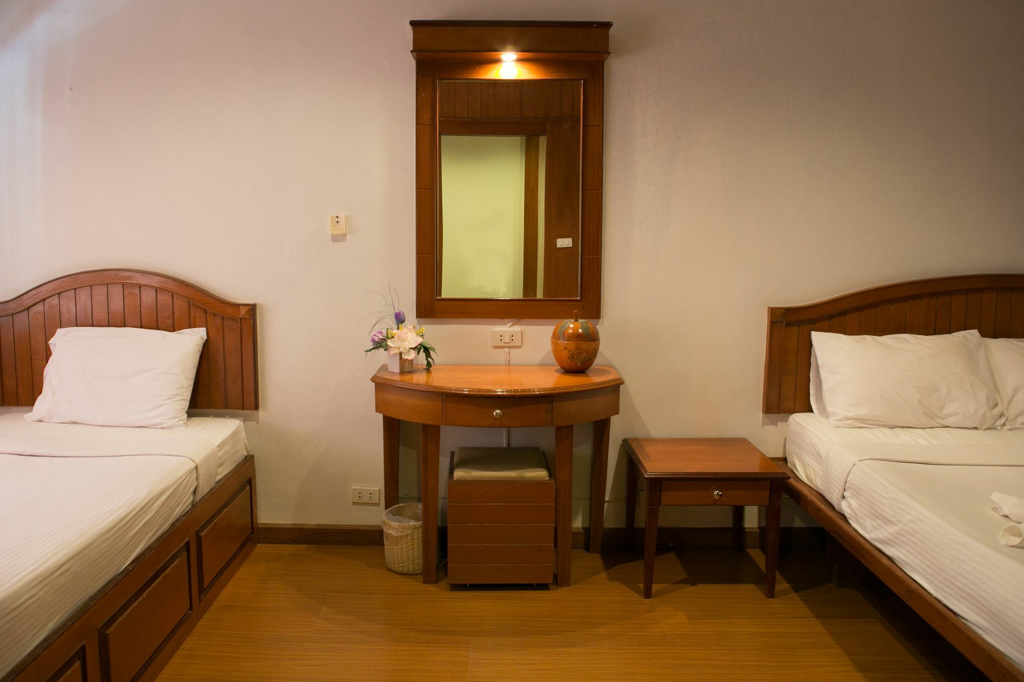 Haadrin Hotel 2*