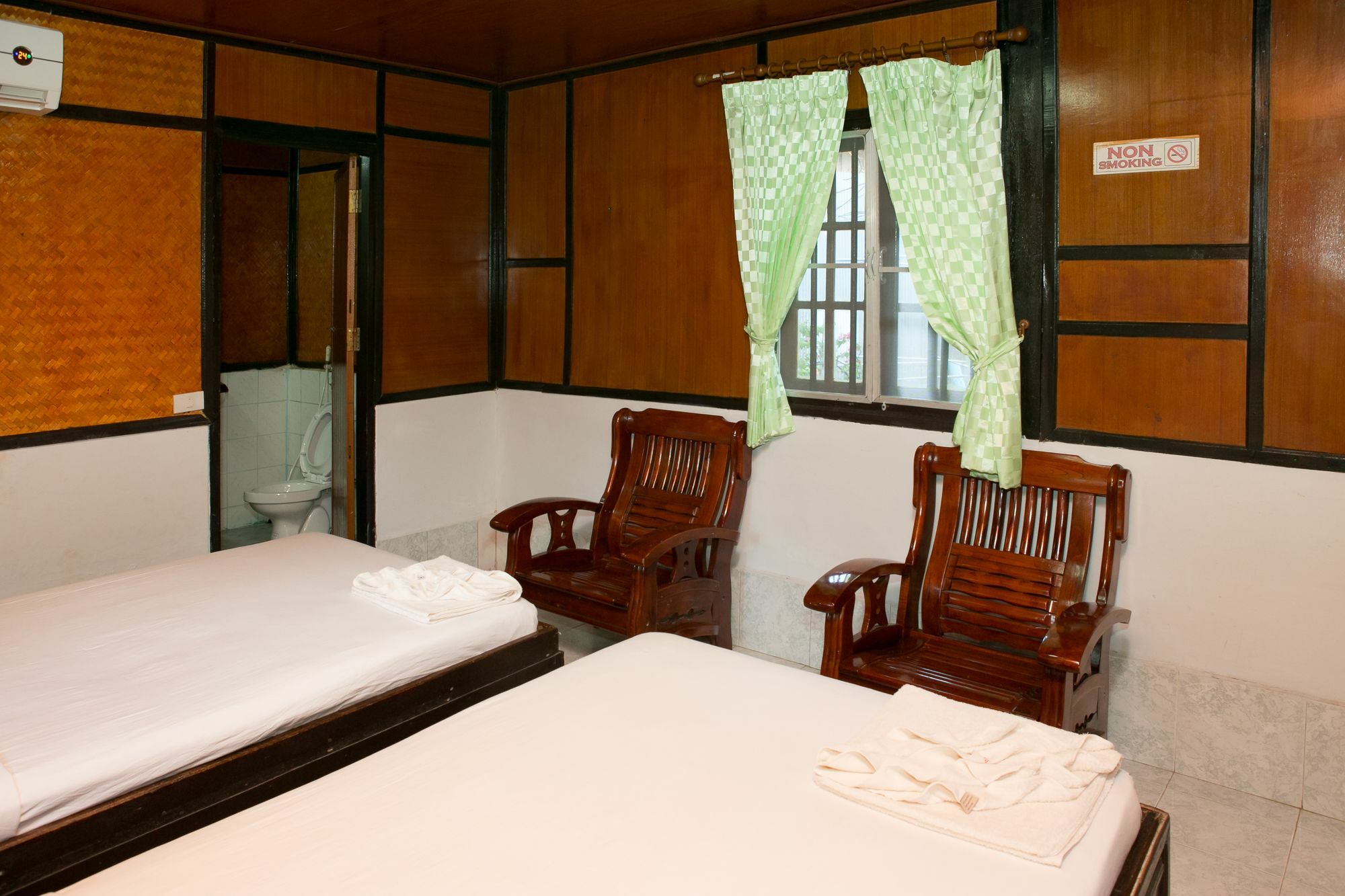 Haadrin Hotel 2*
